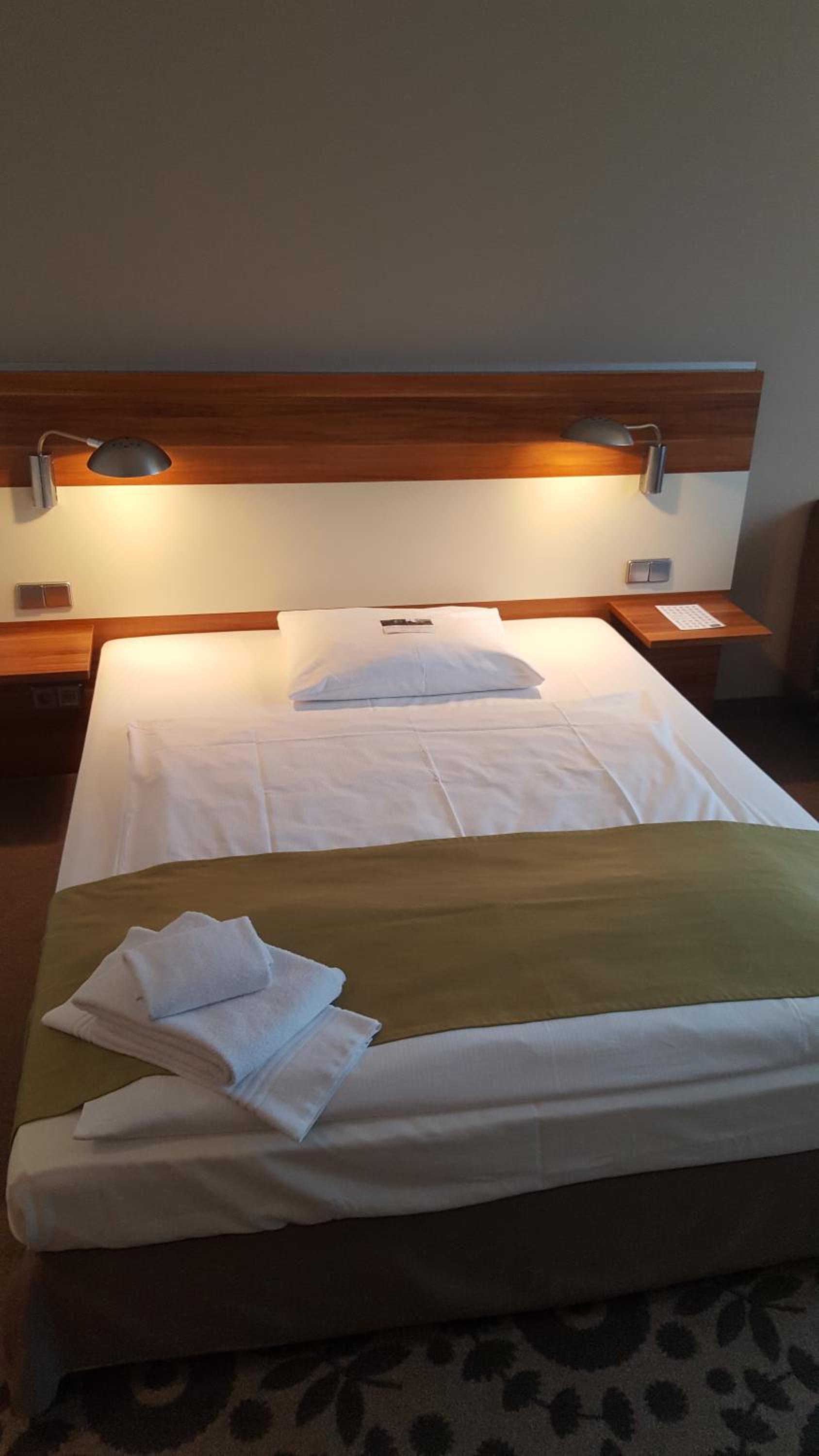 Standard Double Room - Photo 8