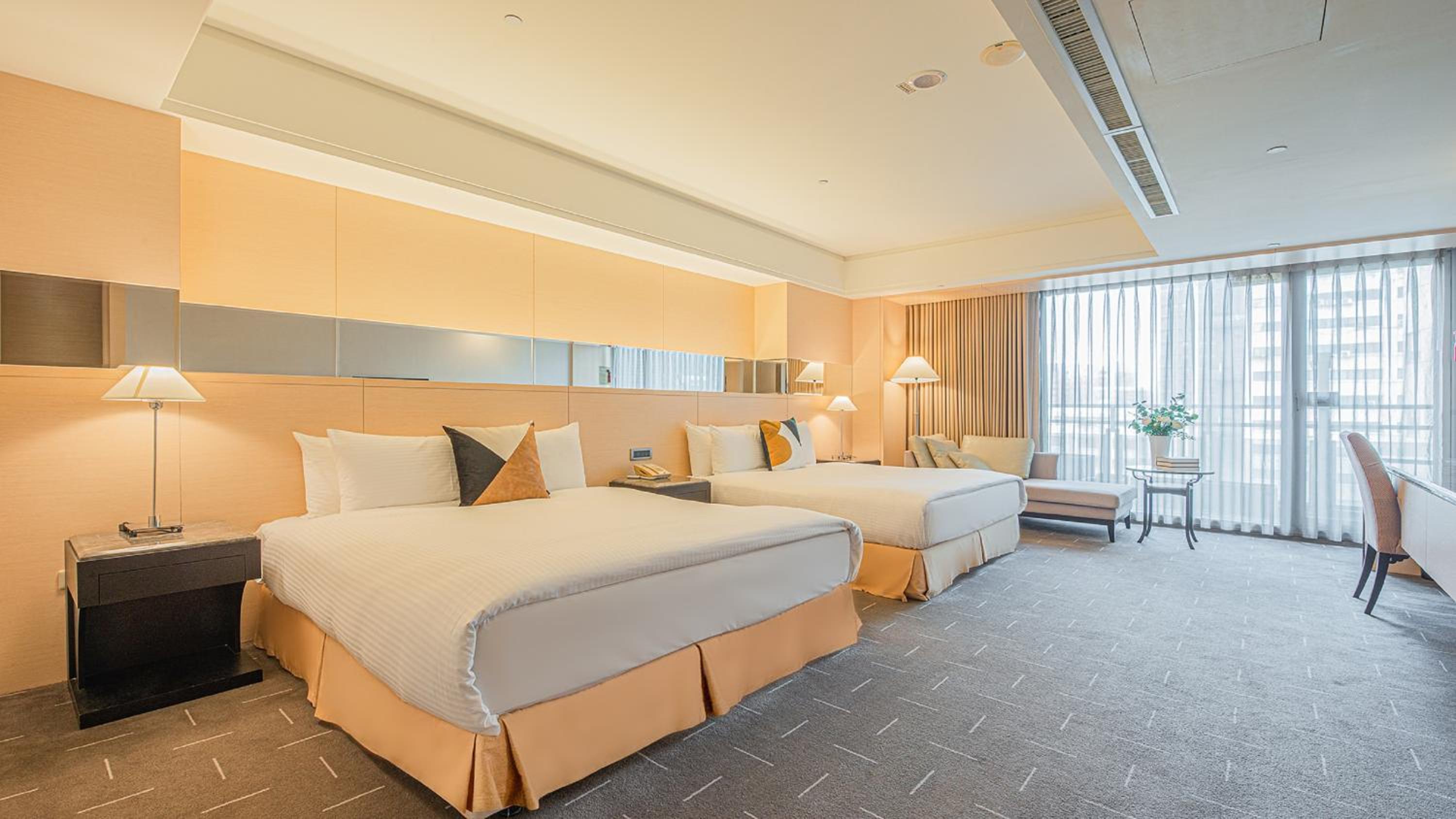 Deluxe Quadruple Suite - Photo 1