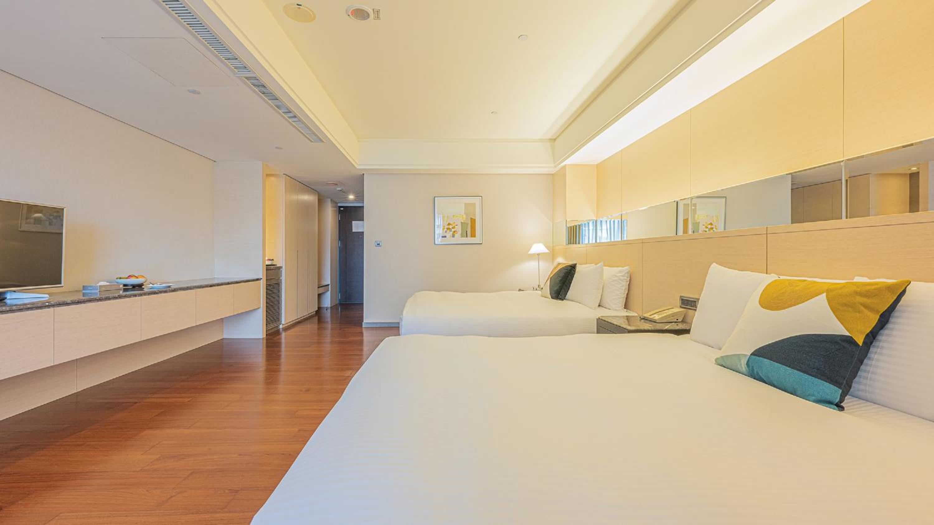 Deluxe Quadruple Suite - Photo 3