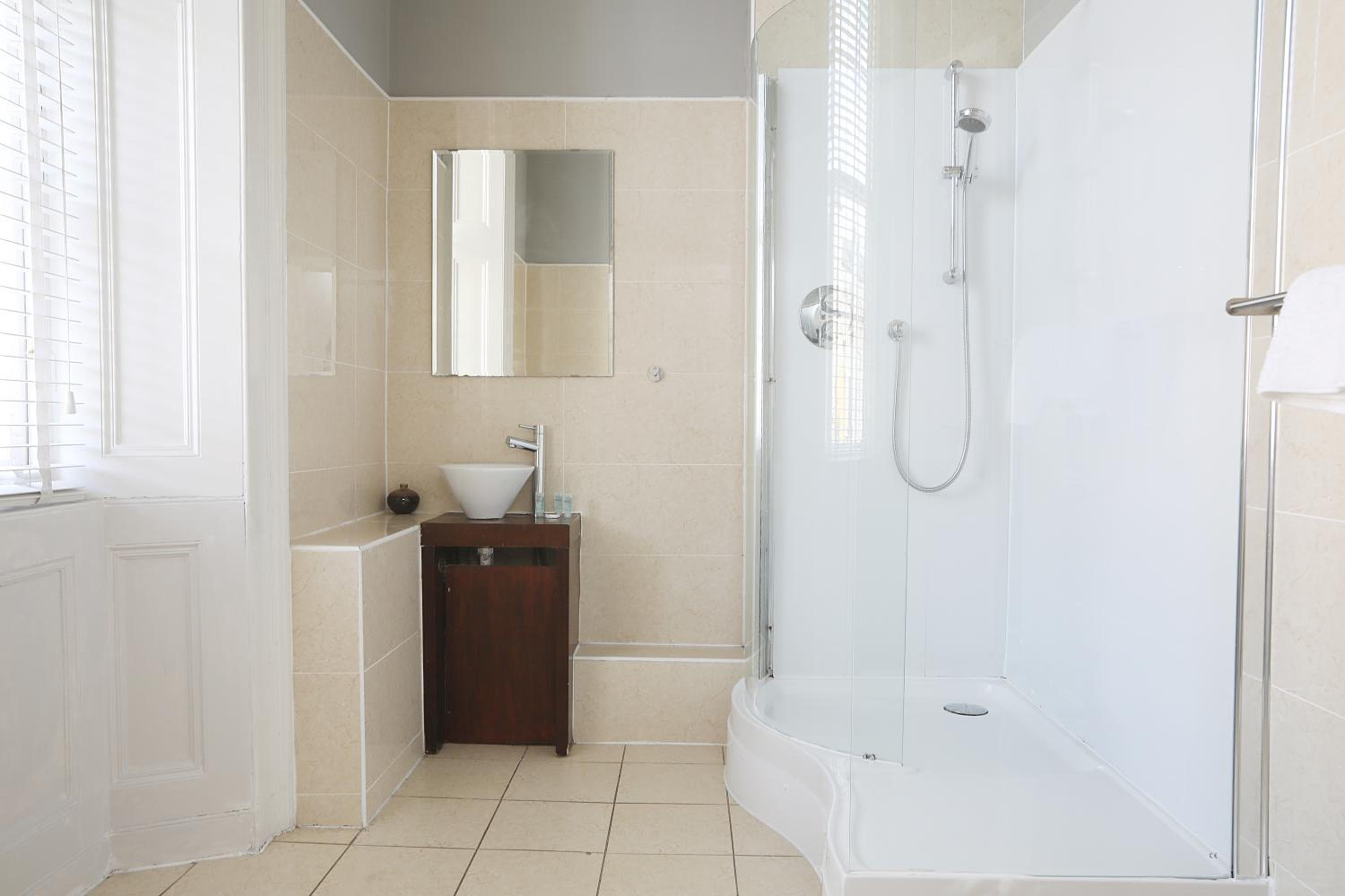 Four-Bedroom House - Photo 8