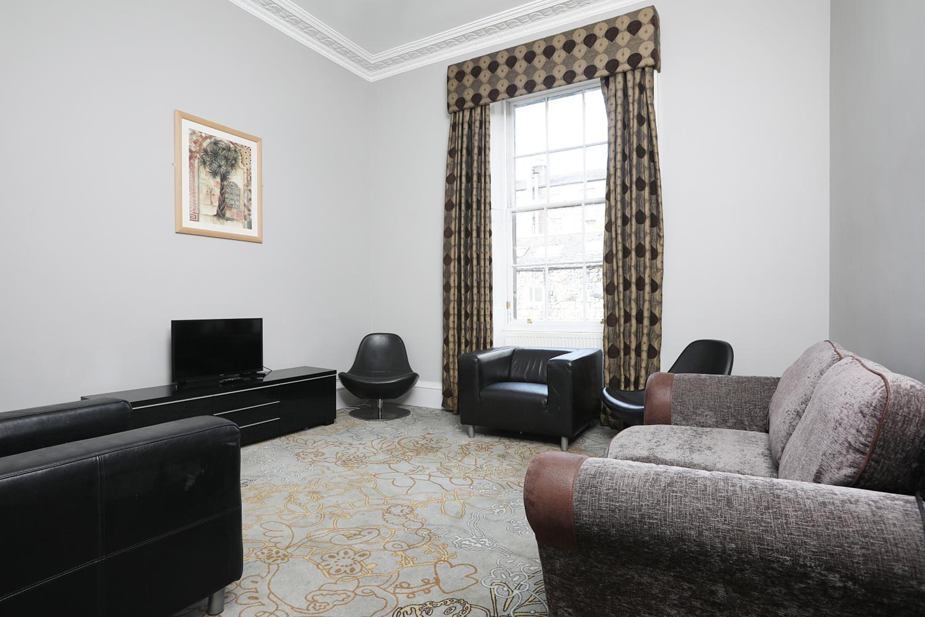 Four-Bedroom House - Photo 1