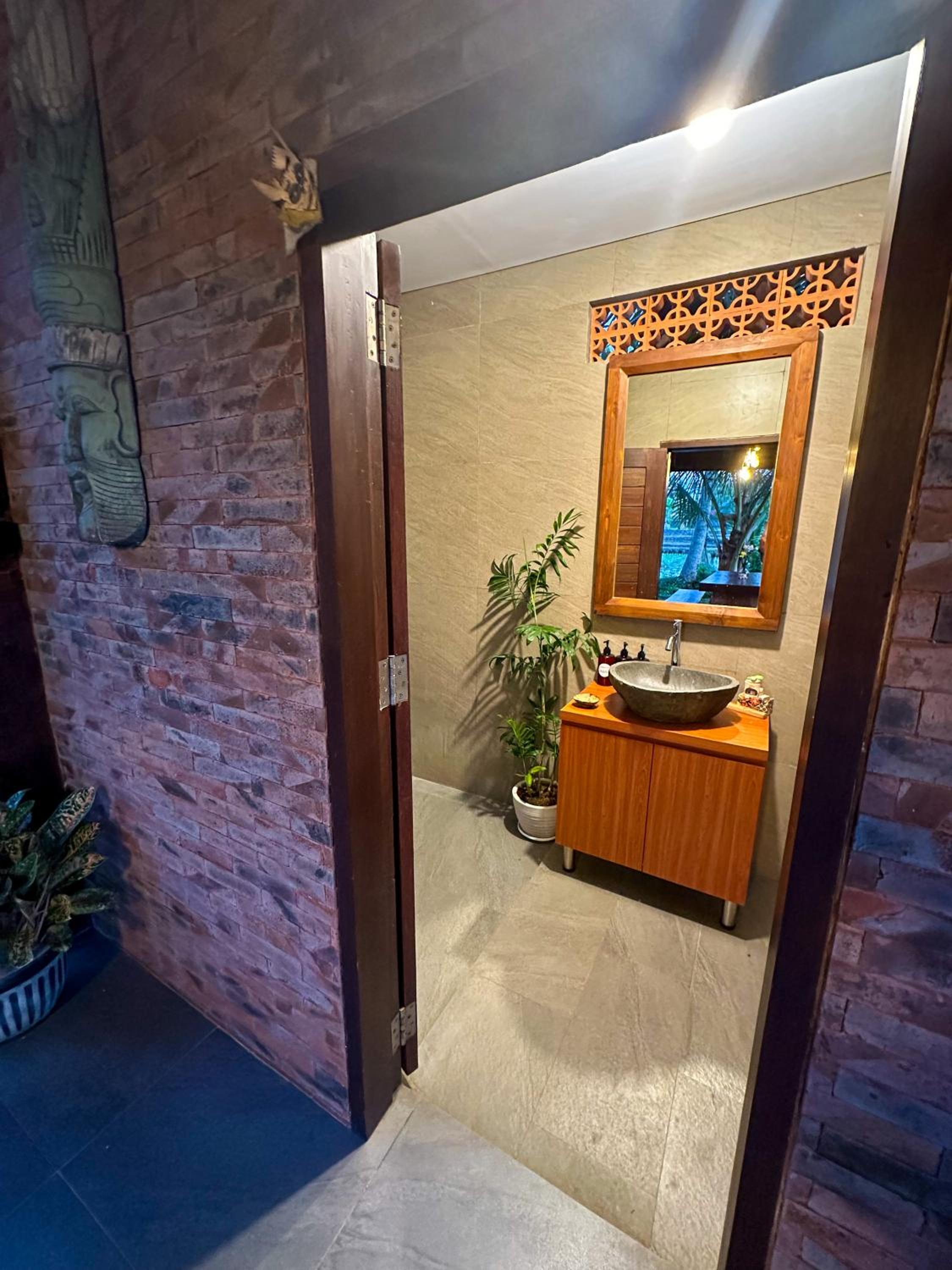 Double or Twin Room with Private External Bathroom - Photo 13