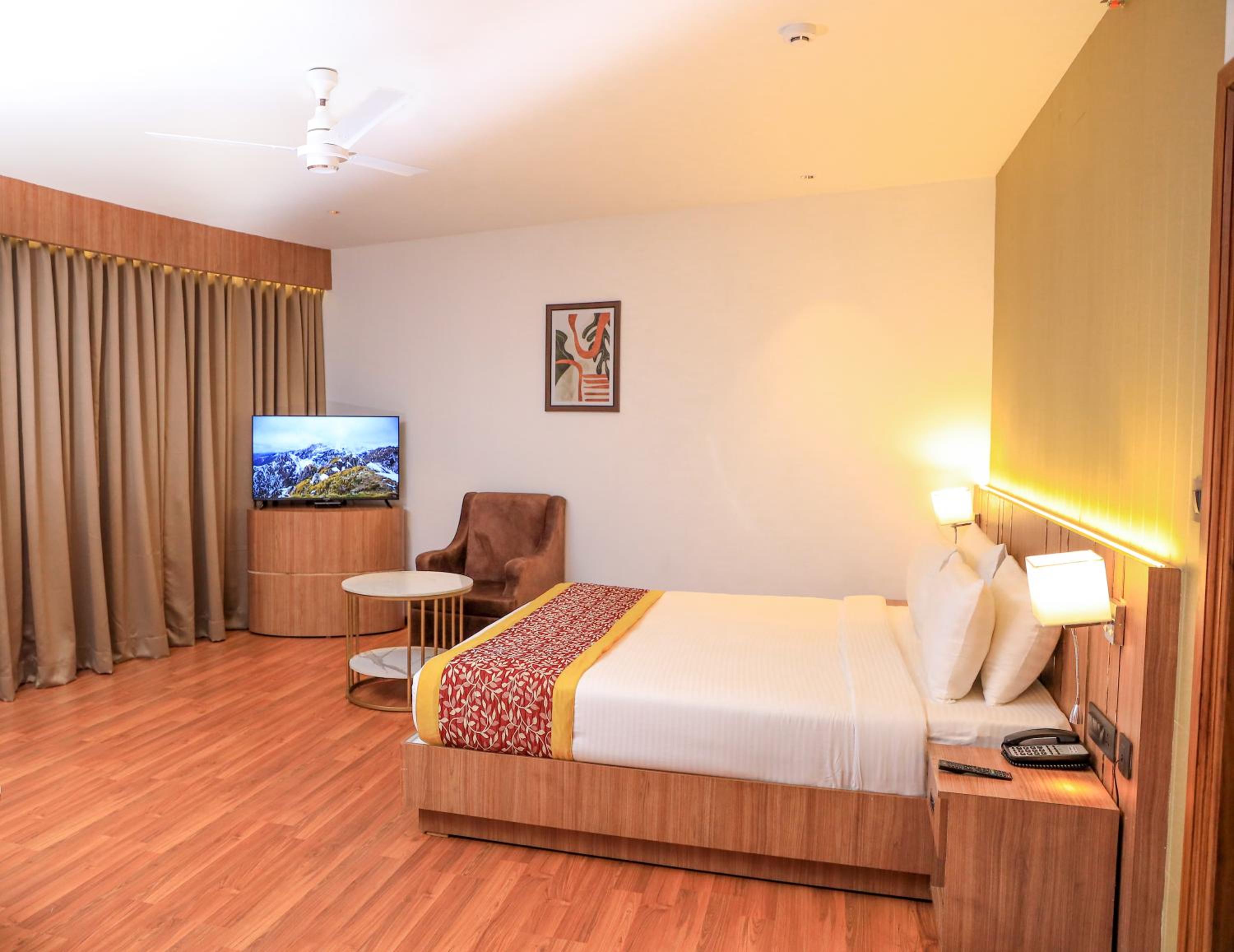 Deluxe Double Room with Balcony photo 2