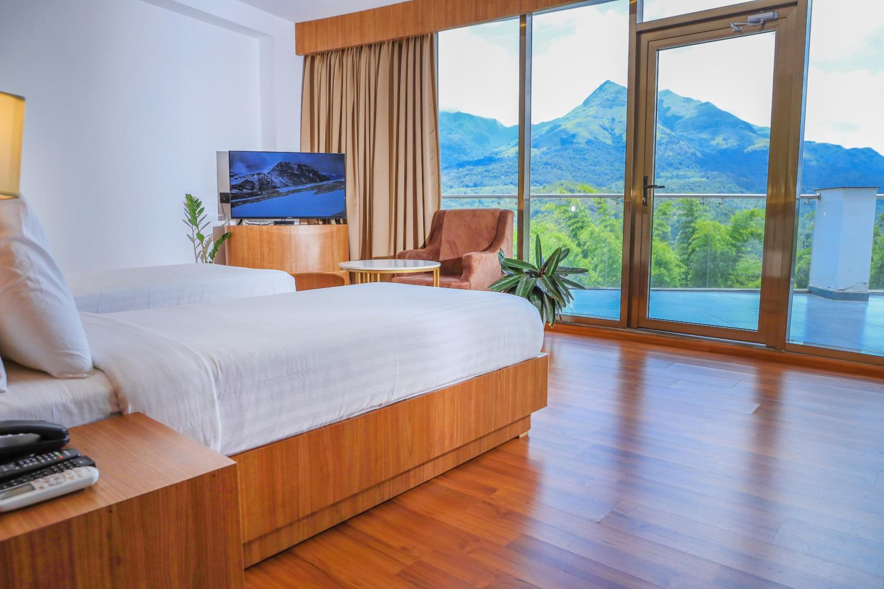 Suite with Mountain View photo 3