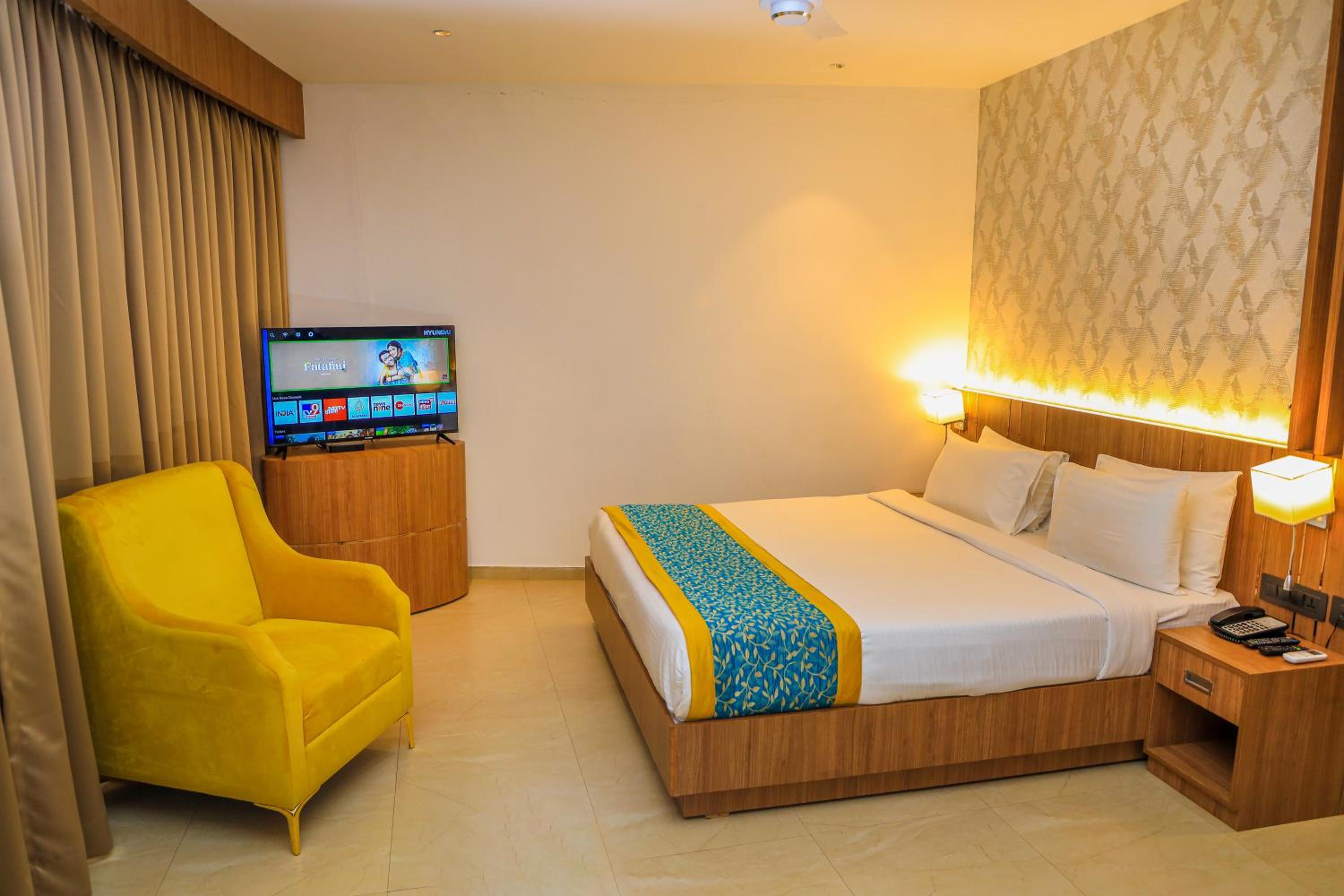 Deluxe Double Room with Balcony photo 3