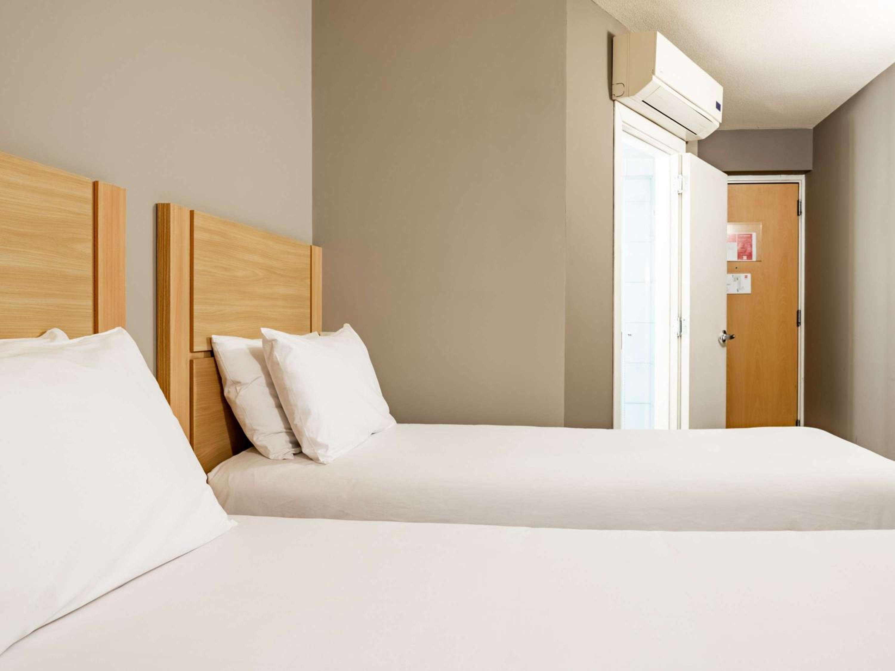 Standard Twin Room - Photo 2