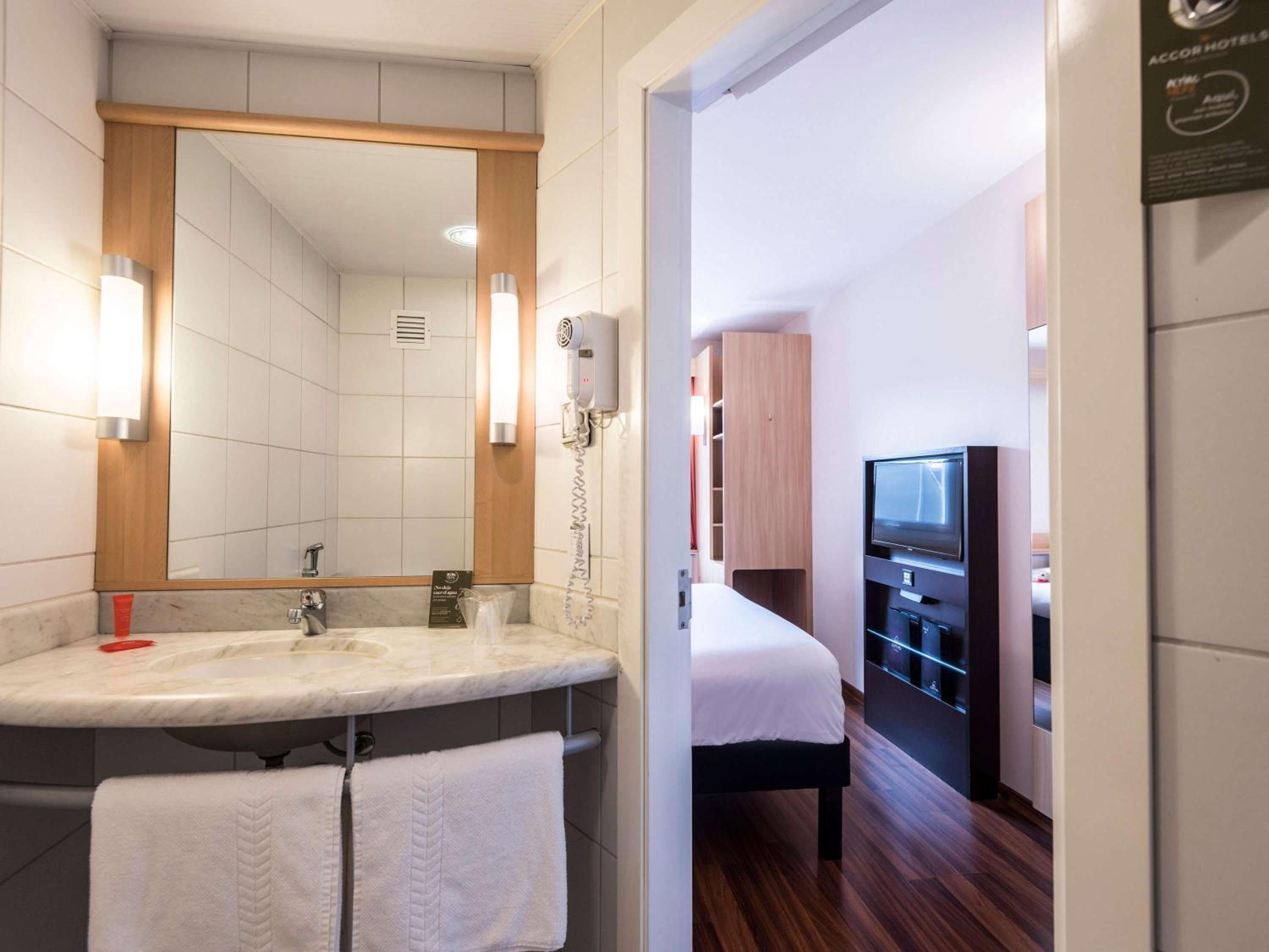Standard Double Room - Photo 4