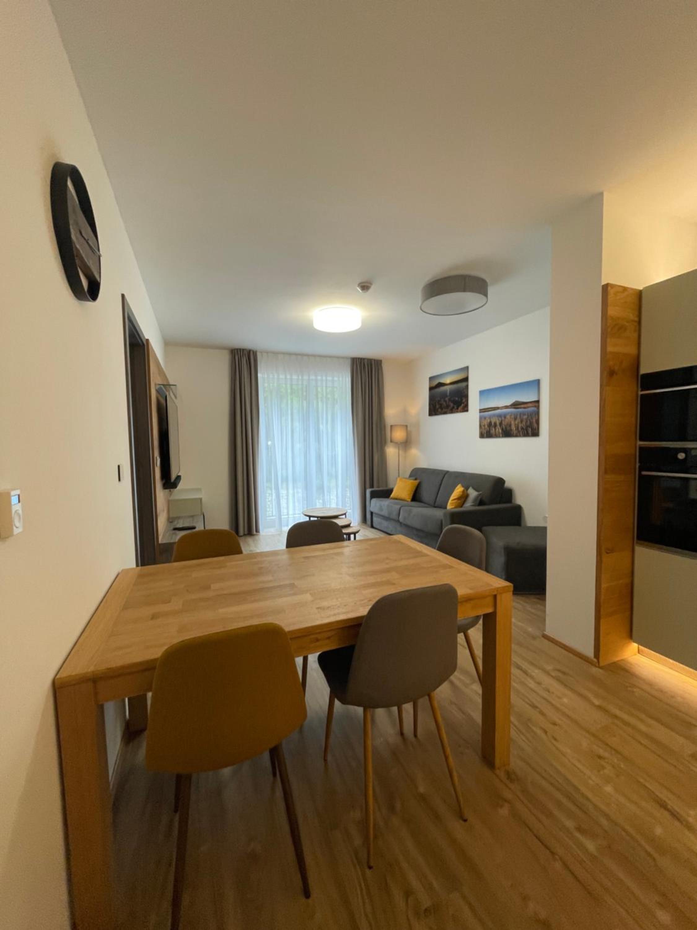 One-Bedroom Apartment photo 1