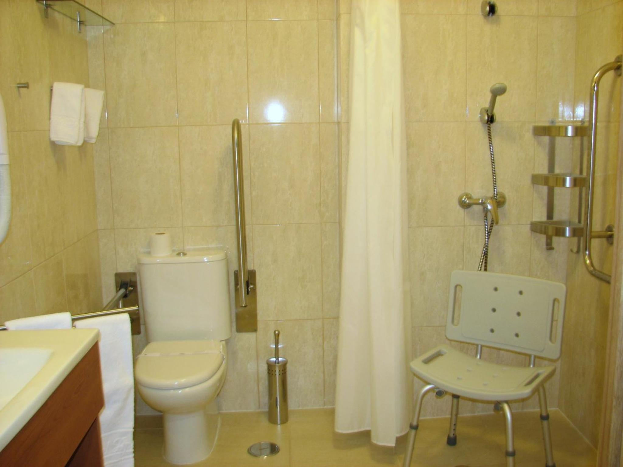 Triple Room - Disability Access - Photo 3