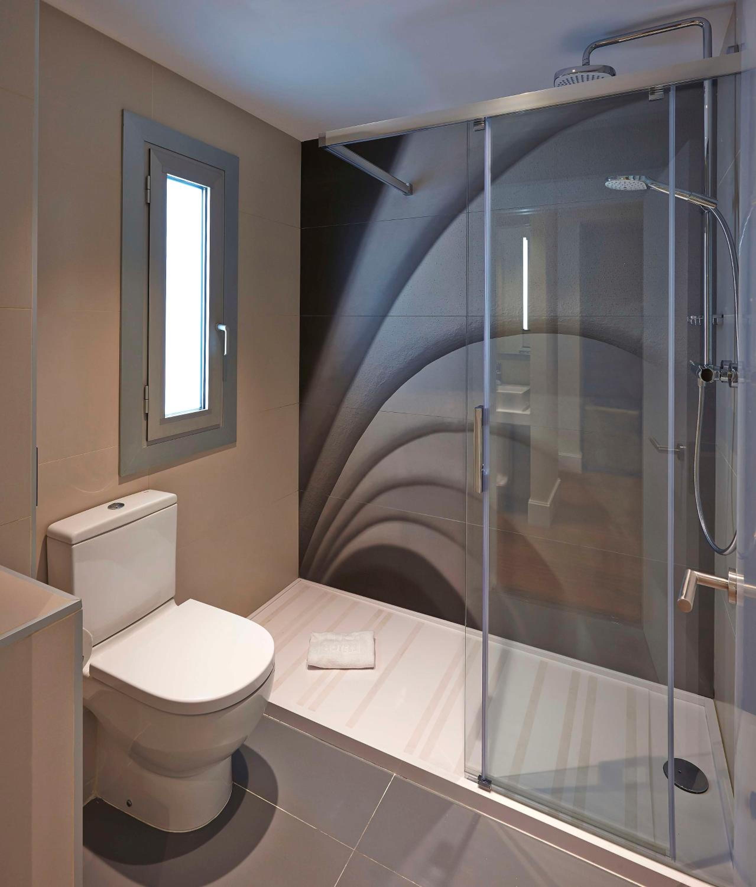 Superior Double or Twin Room XL thumbnail 5