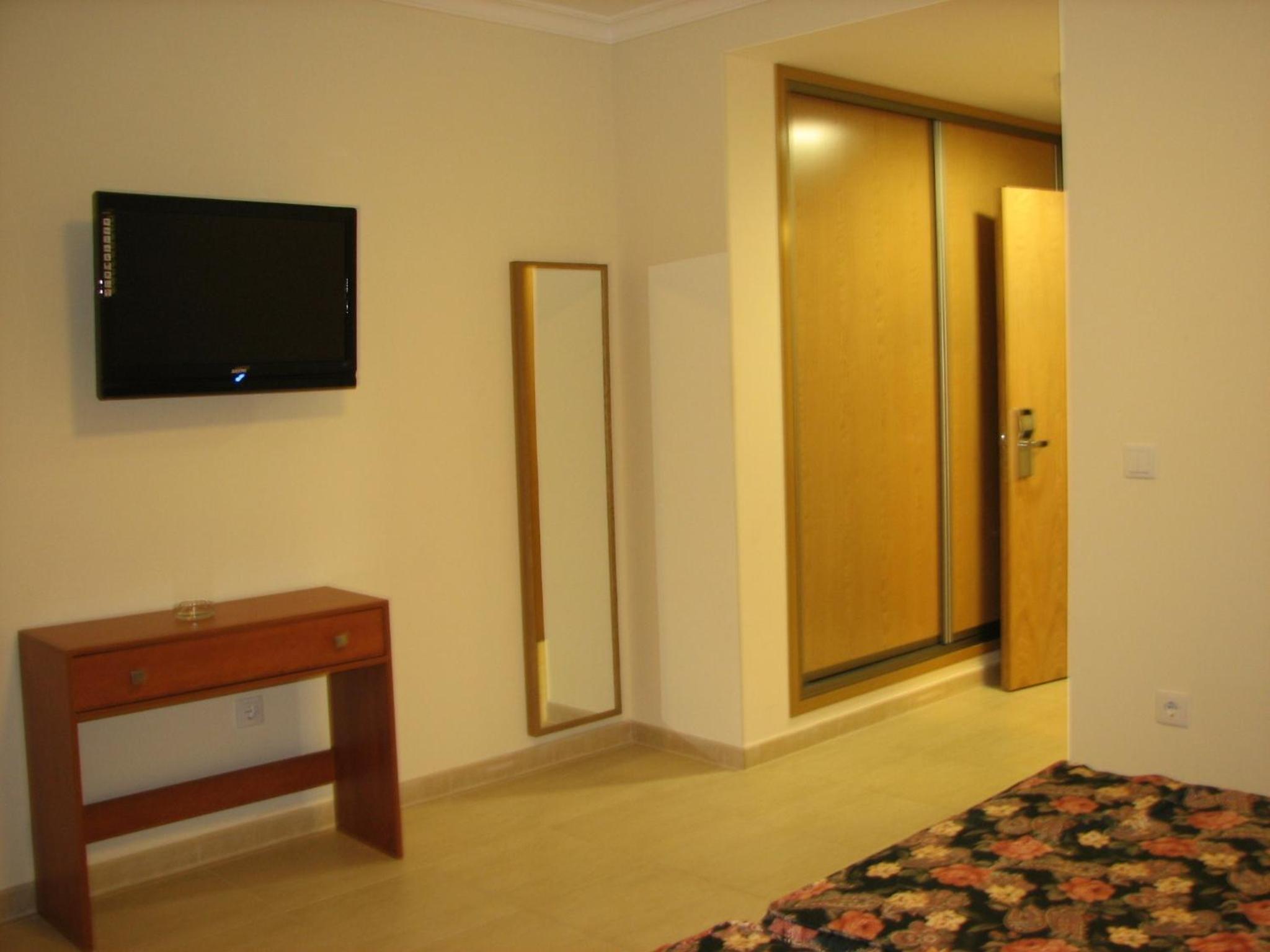Standard Twin Room - Photo 12
