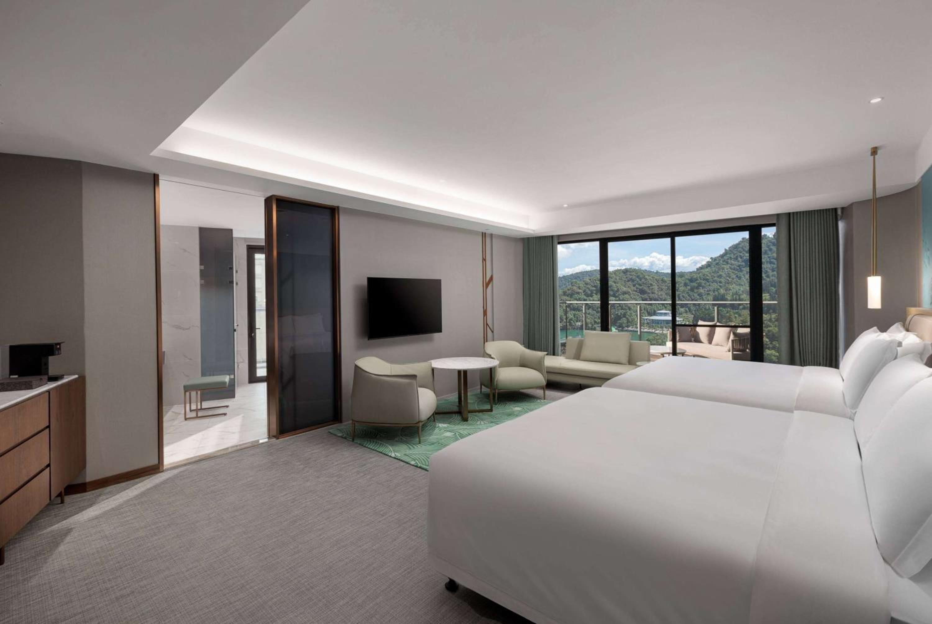 Executive Family King Room with Grand View - Non-Smoking