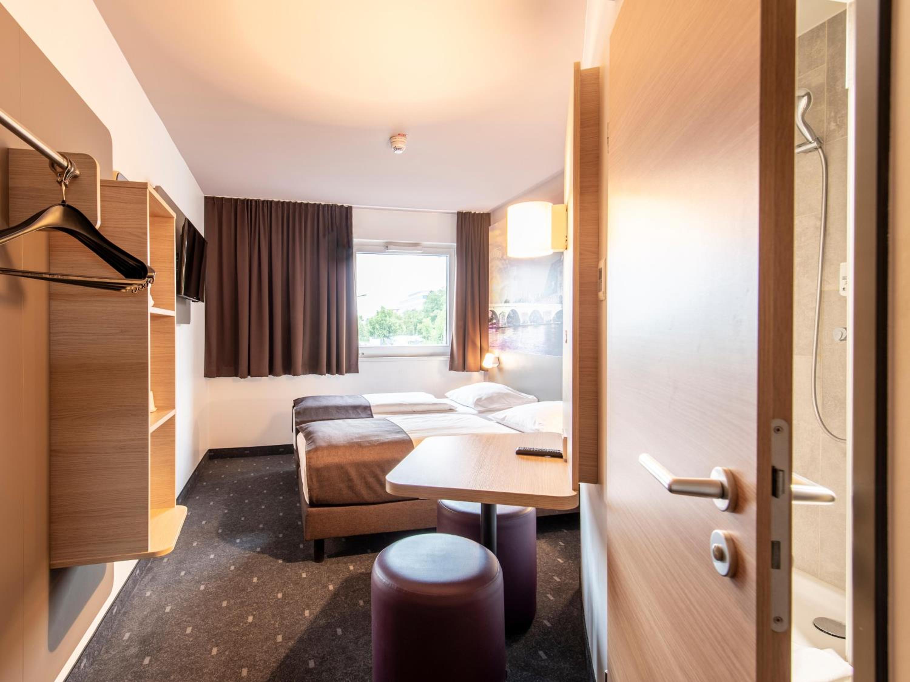 Twin Room - Photo 3