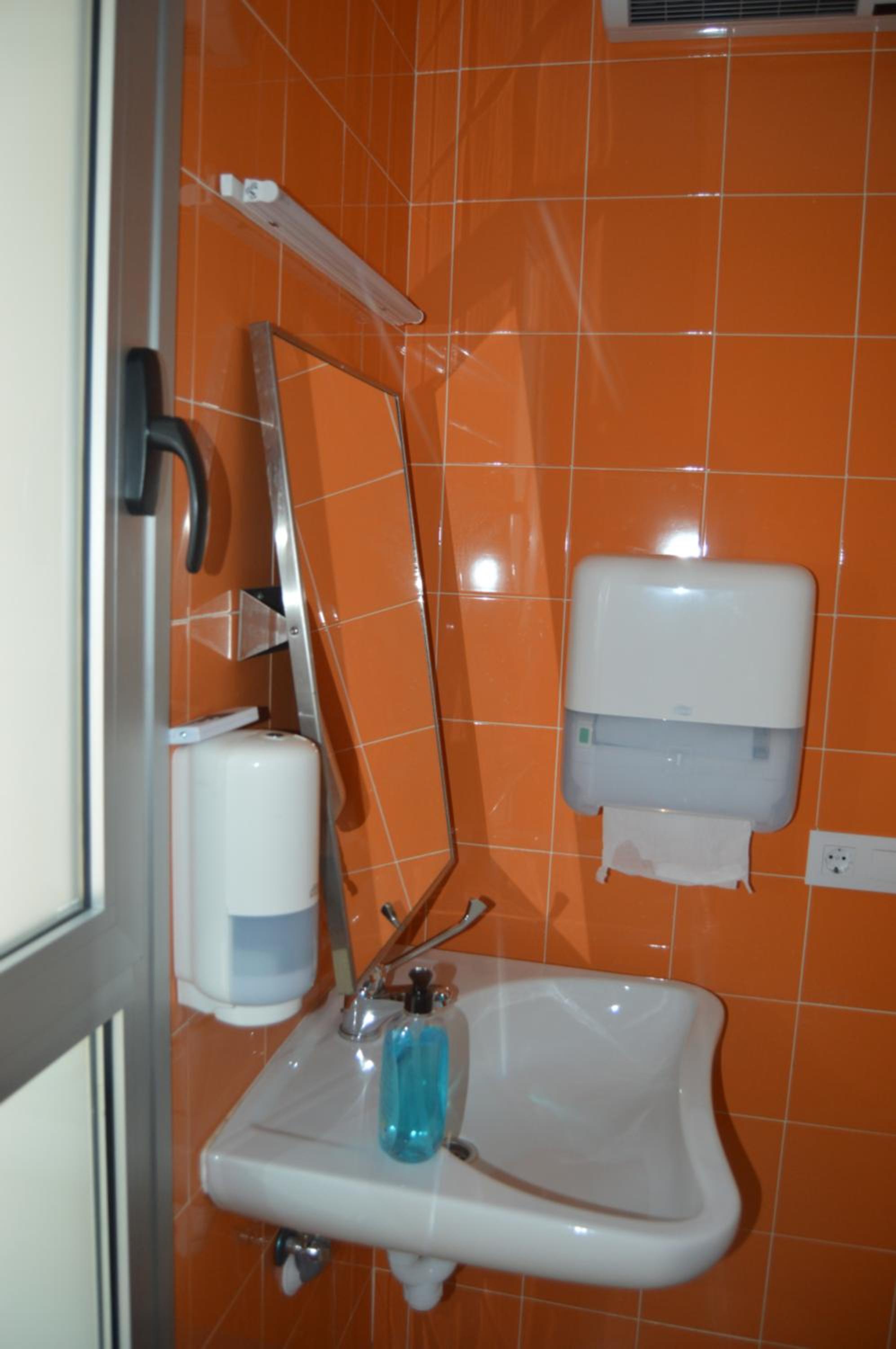 Double Room - Disability Access photo 3