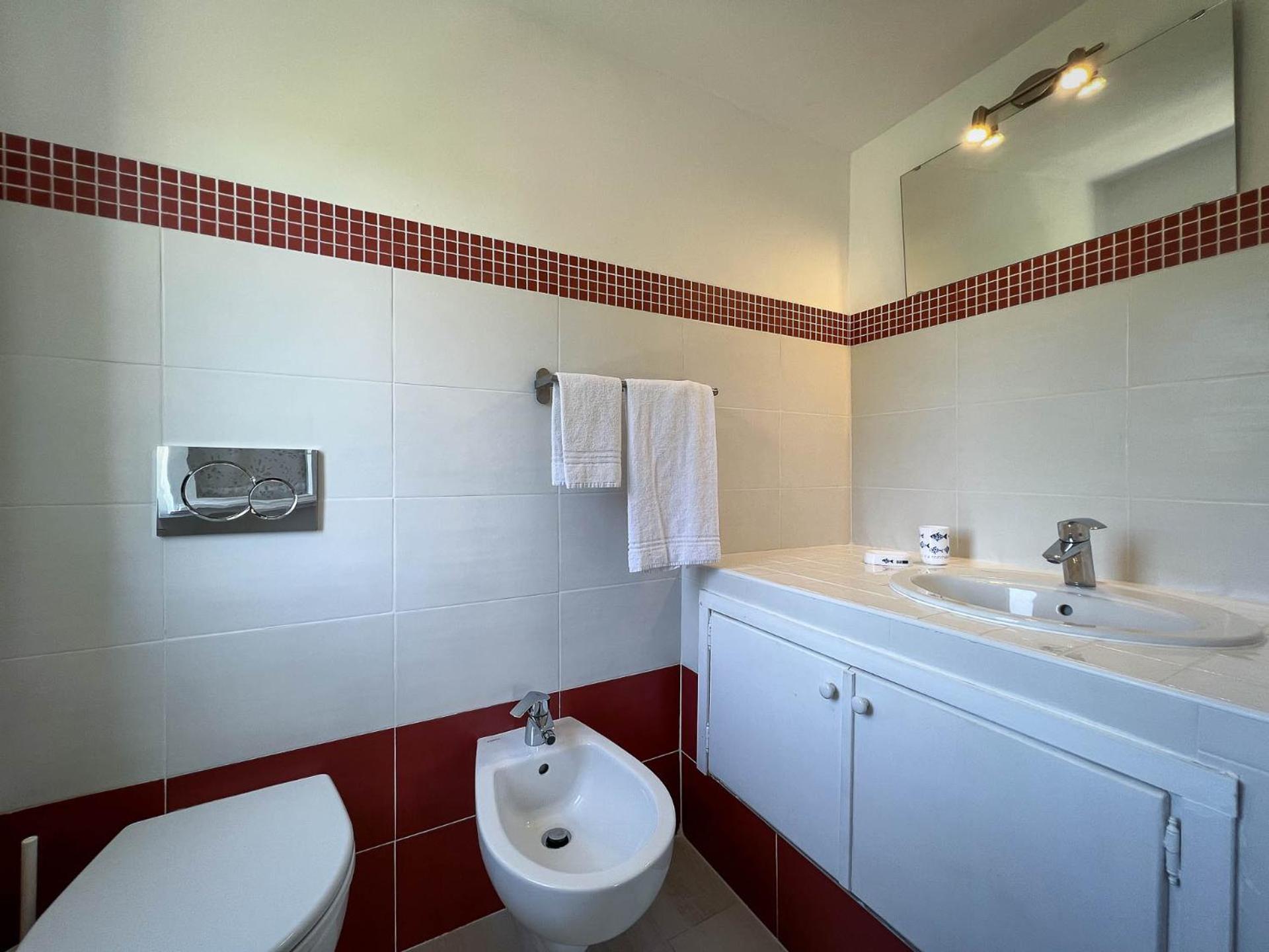 Three-Bedroom Apartment photo 2