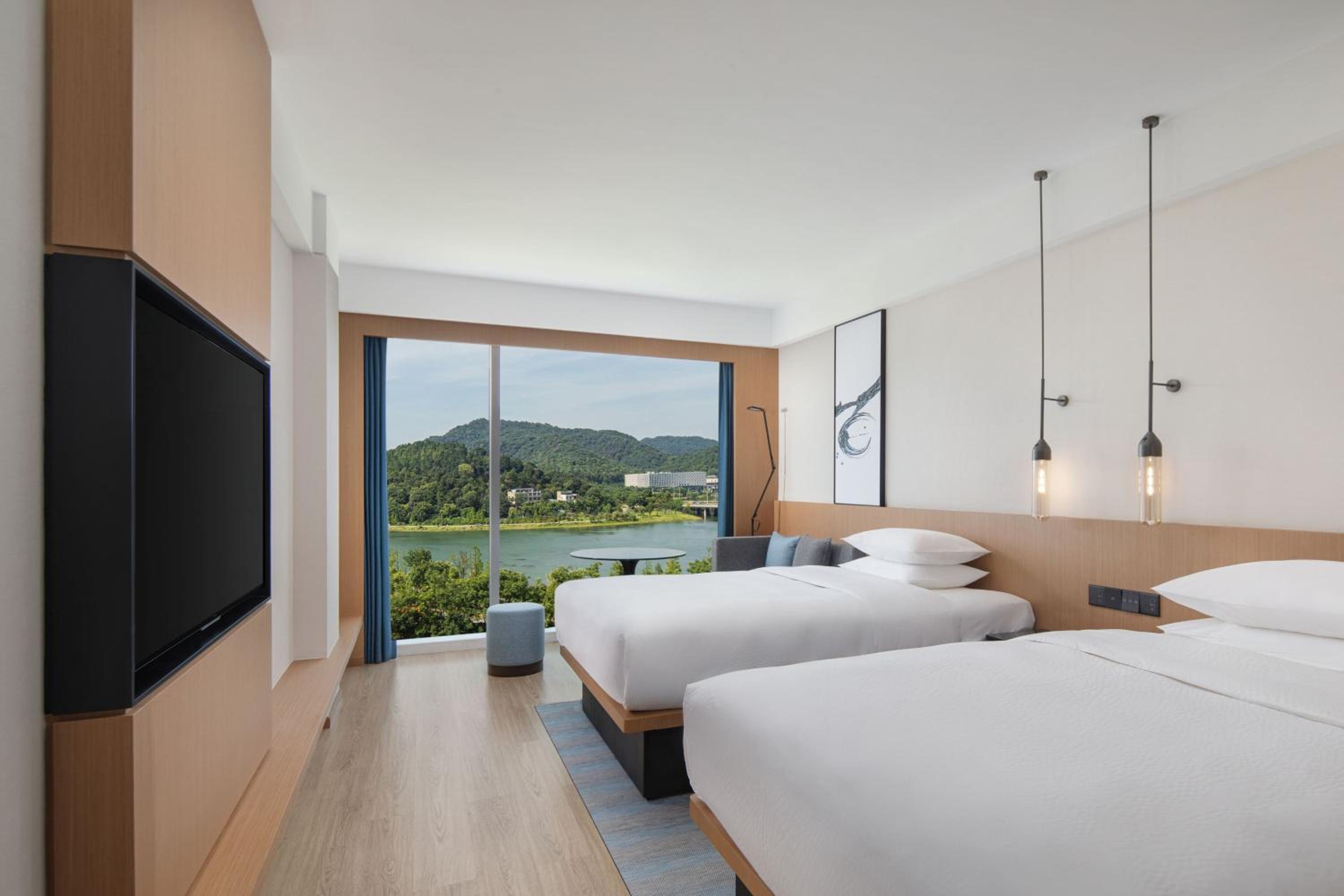 Deluxe Twin Room with Lake View photo 2