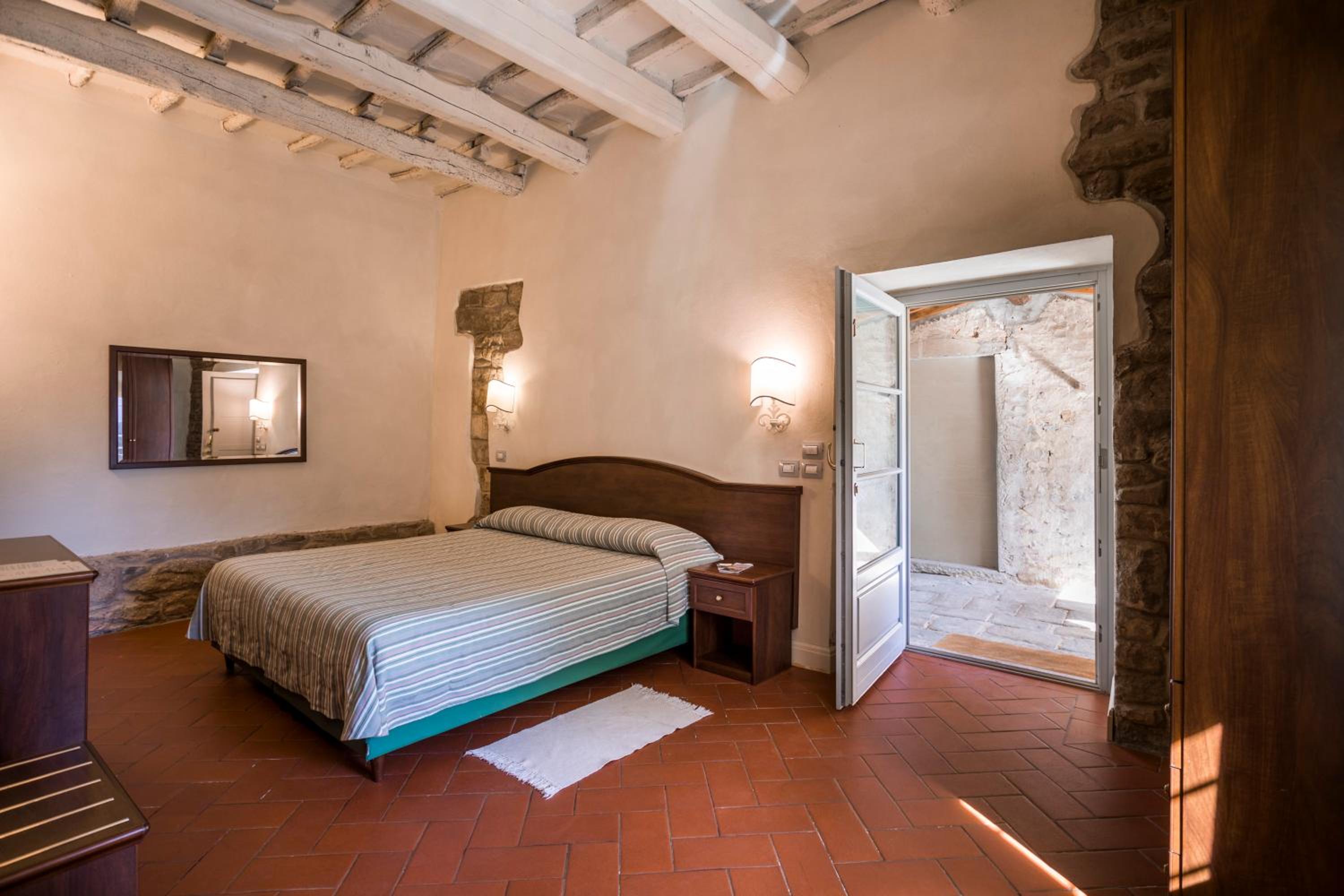 Double or Twin Room with Balcony - Photo 3
