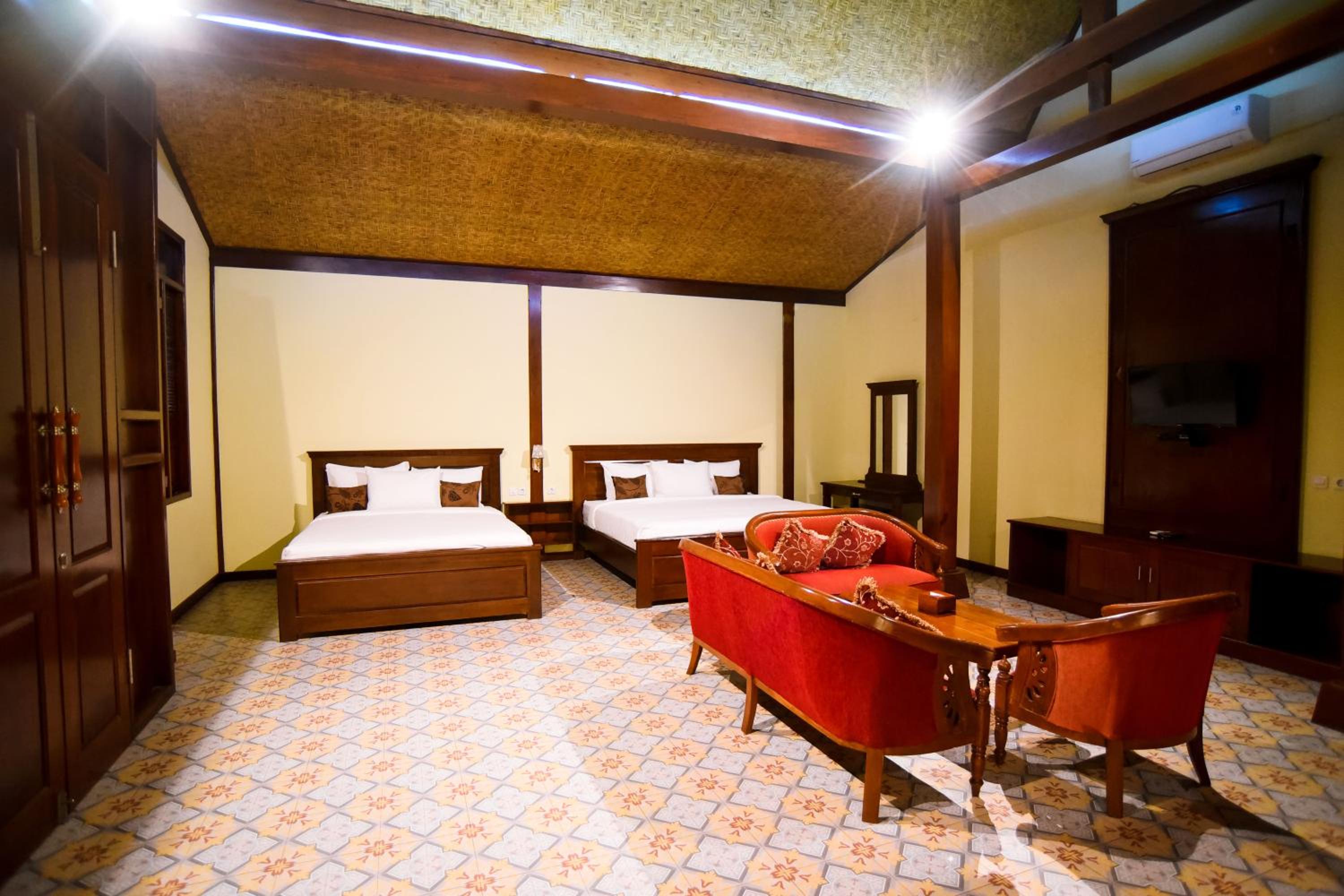 Deluxe Family Suite