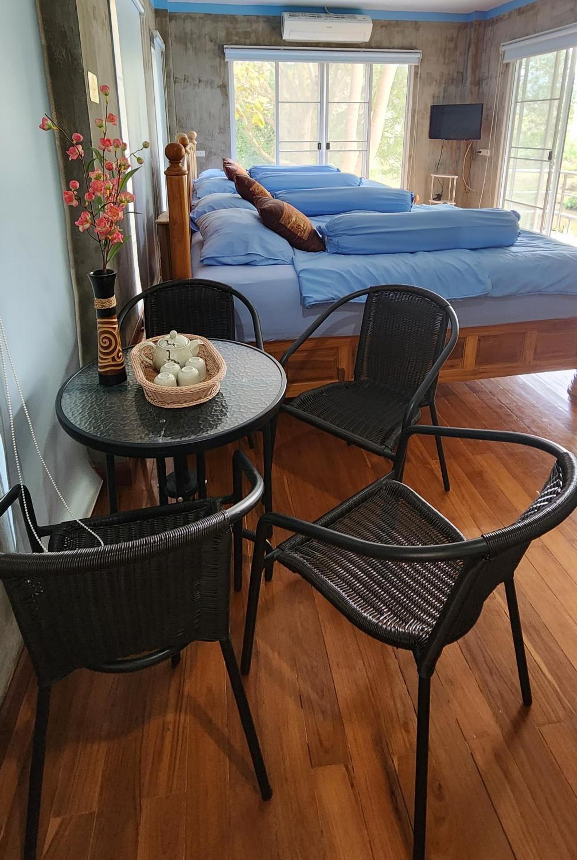 Standard Family Room photo 1