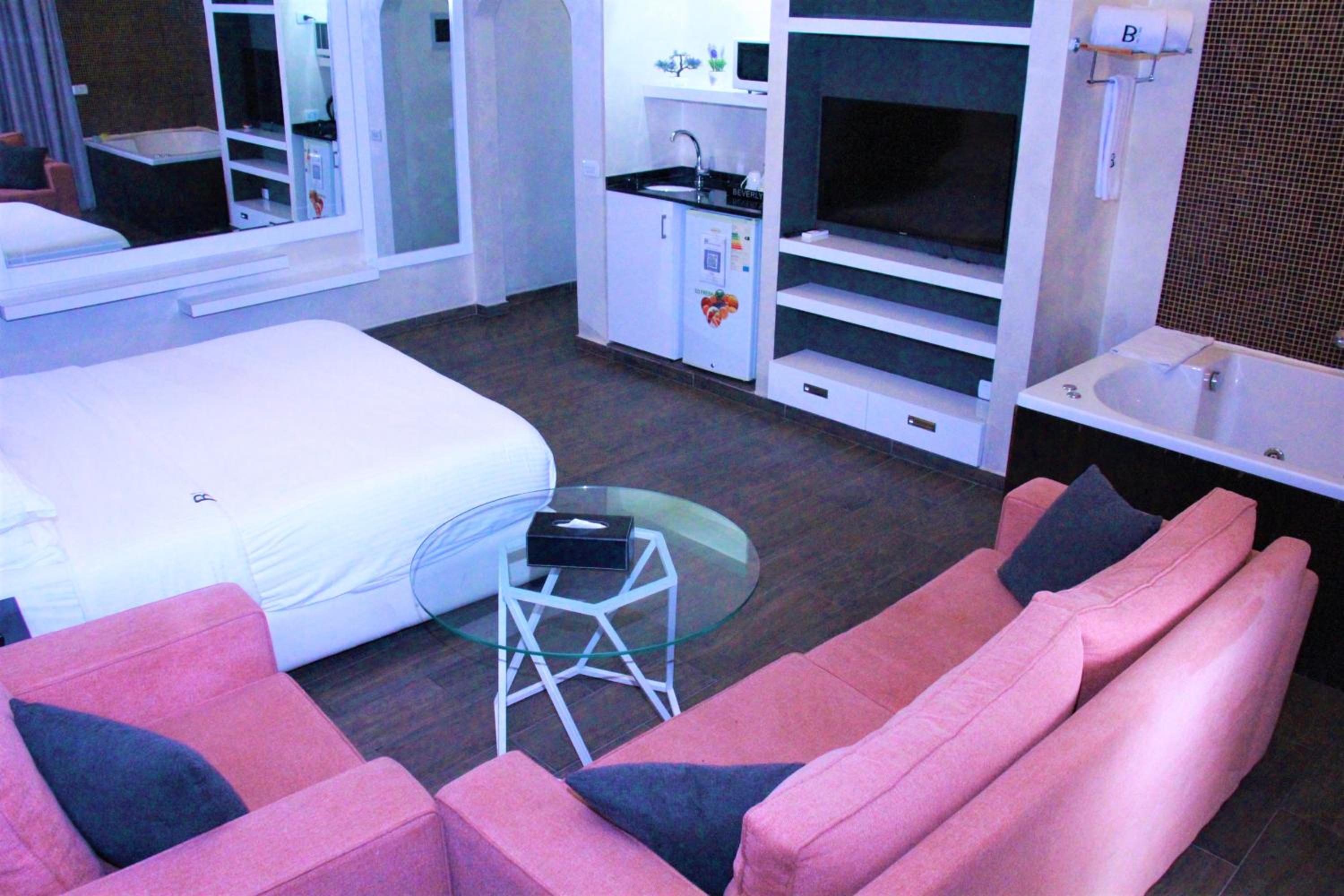 Beverly Suite photo 2