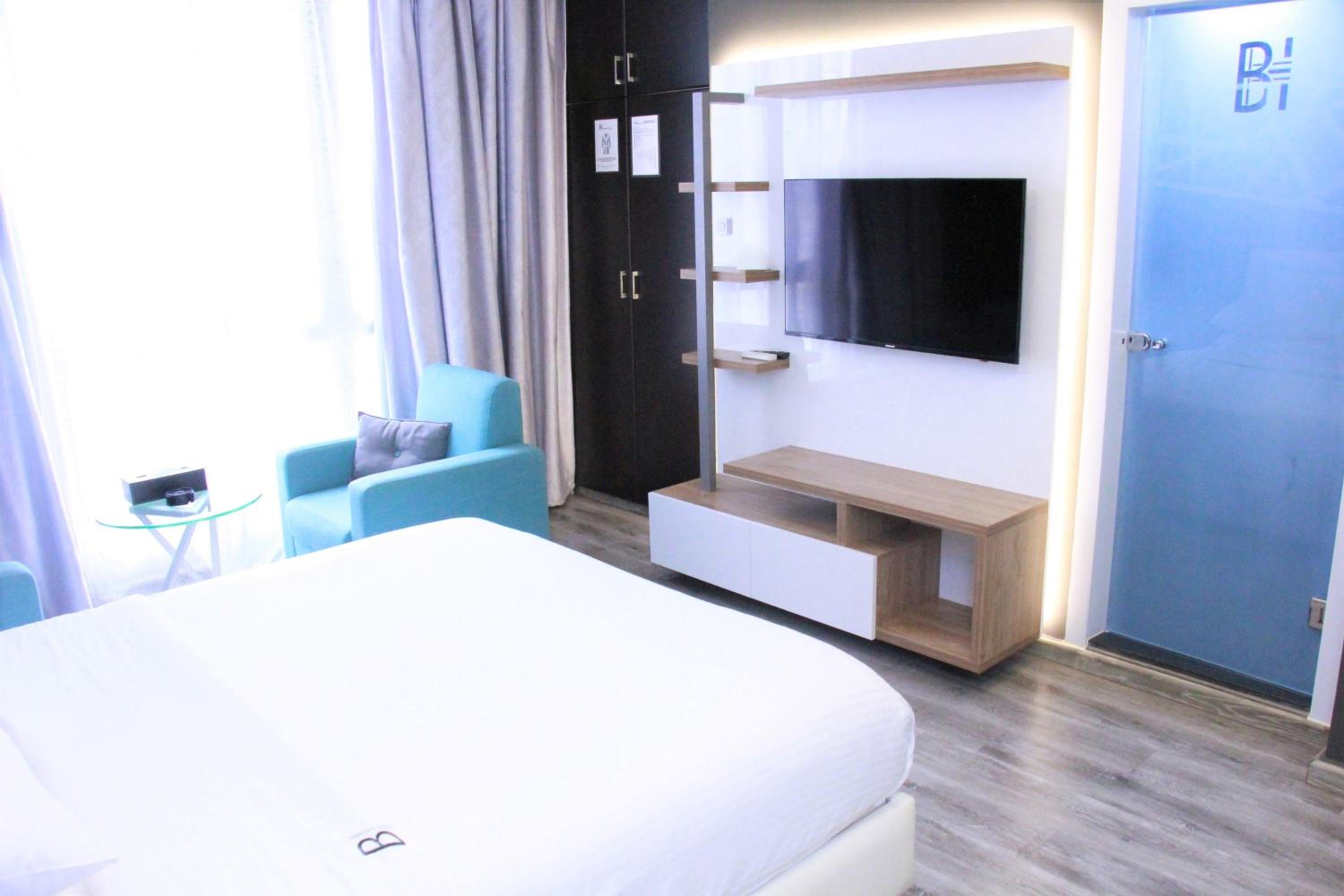 Deluxe King Room without Balcony photo 2