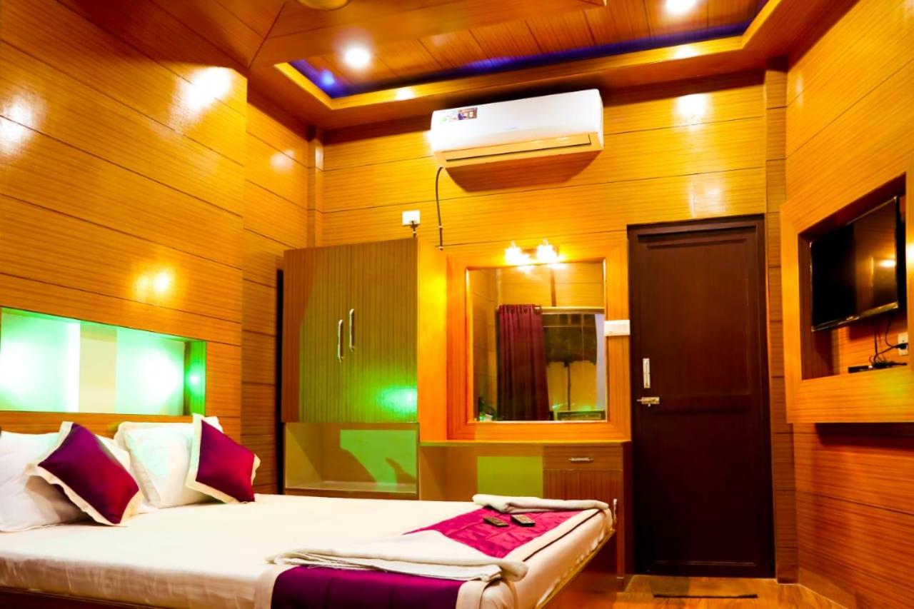 Deluxe Double Room (2 Adults + 1 Child) photo 1