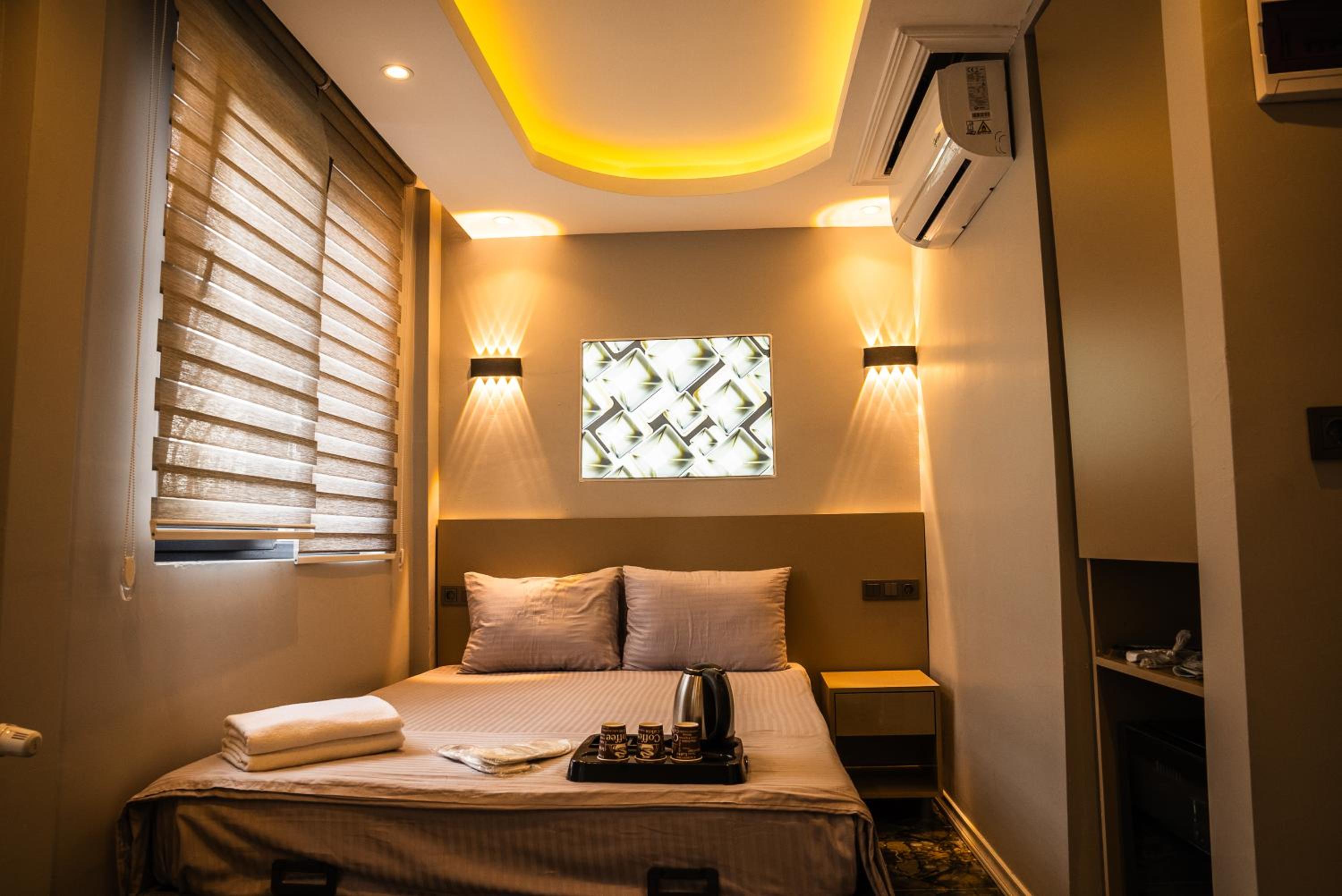 Double Room with Spa Bath photo 3