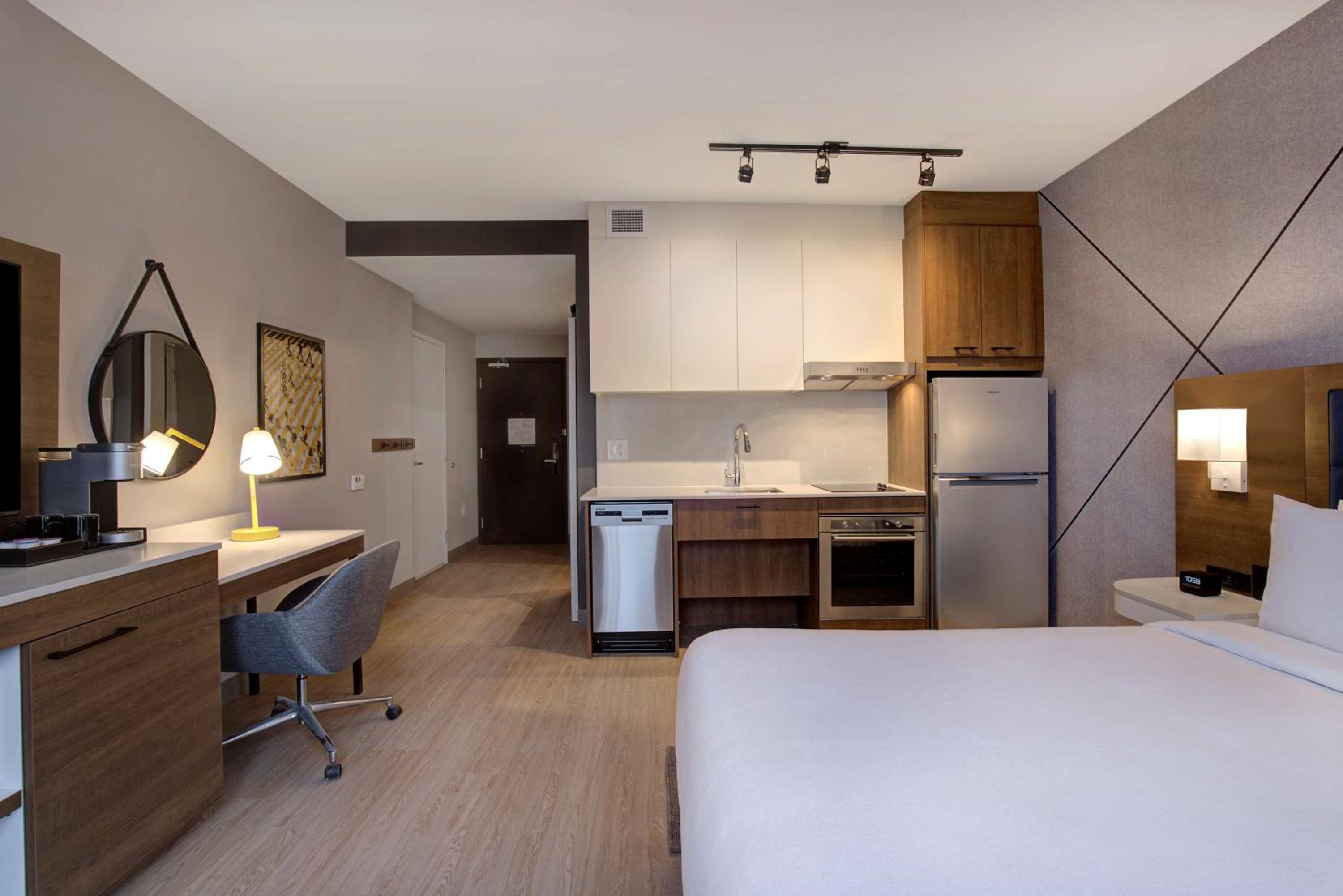 King Room with Kitchenette - Mobility/Hearing Accessible - Photo 1