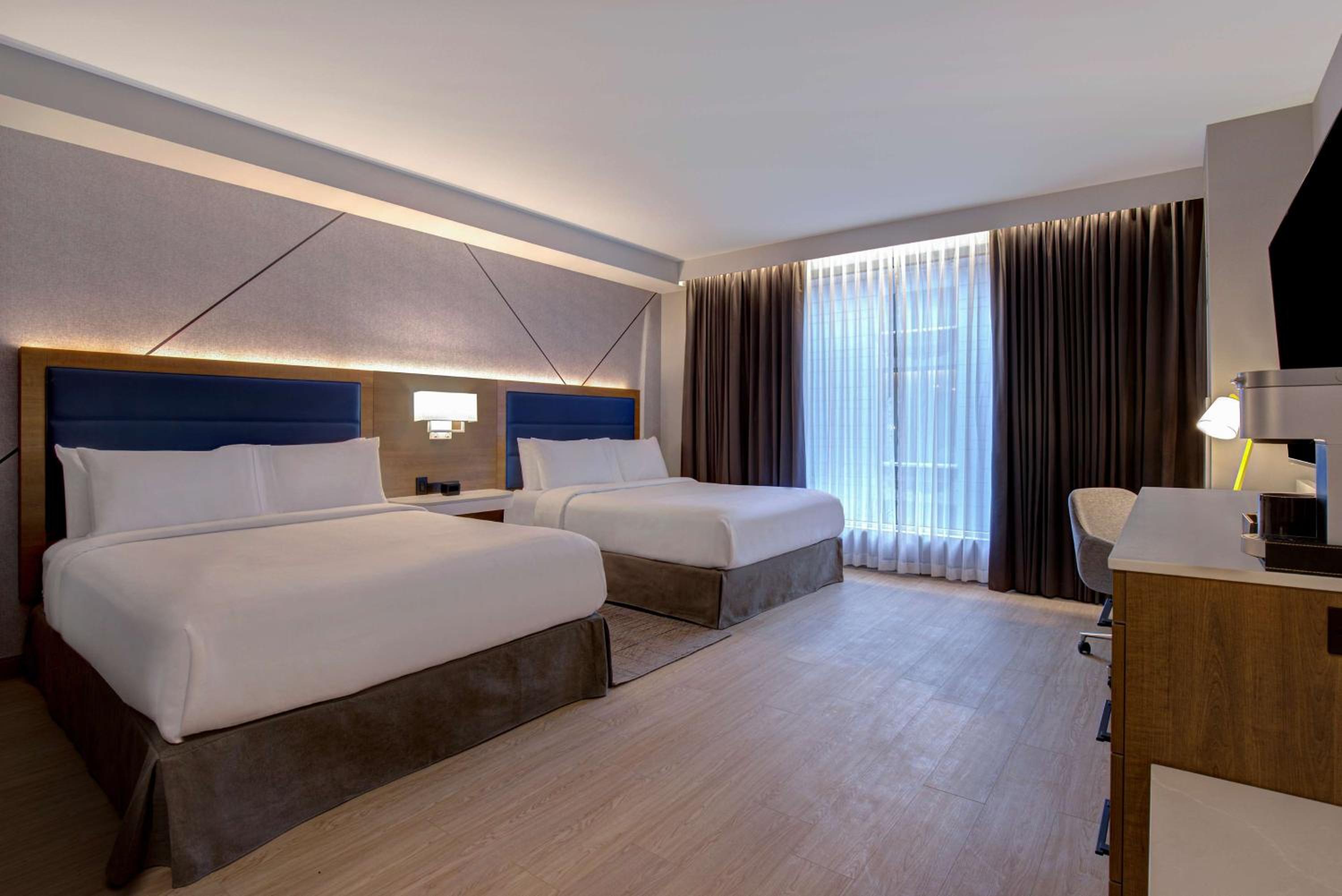 Queen Room with Two Queen Beds - Photo 6