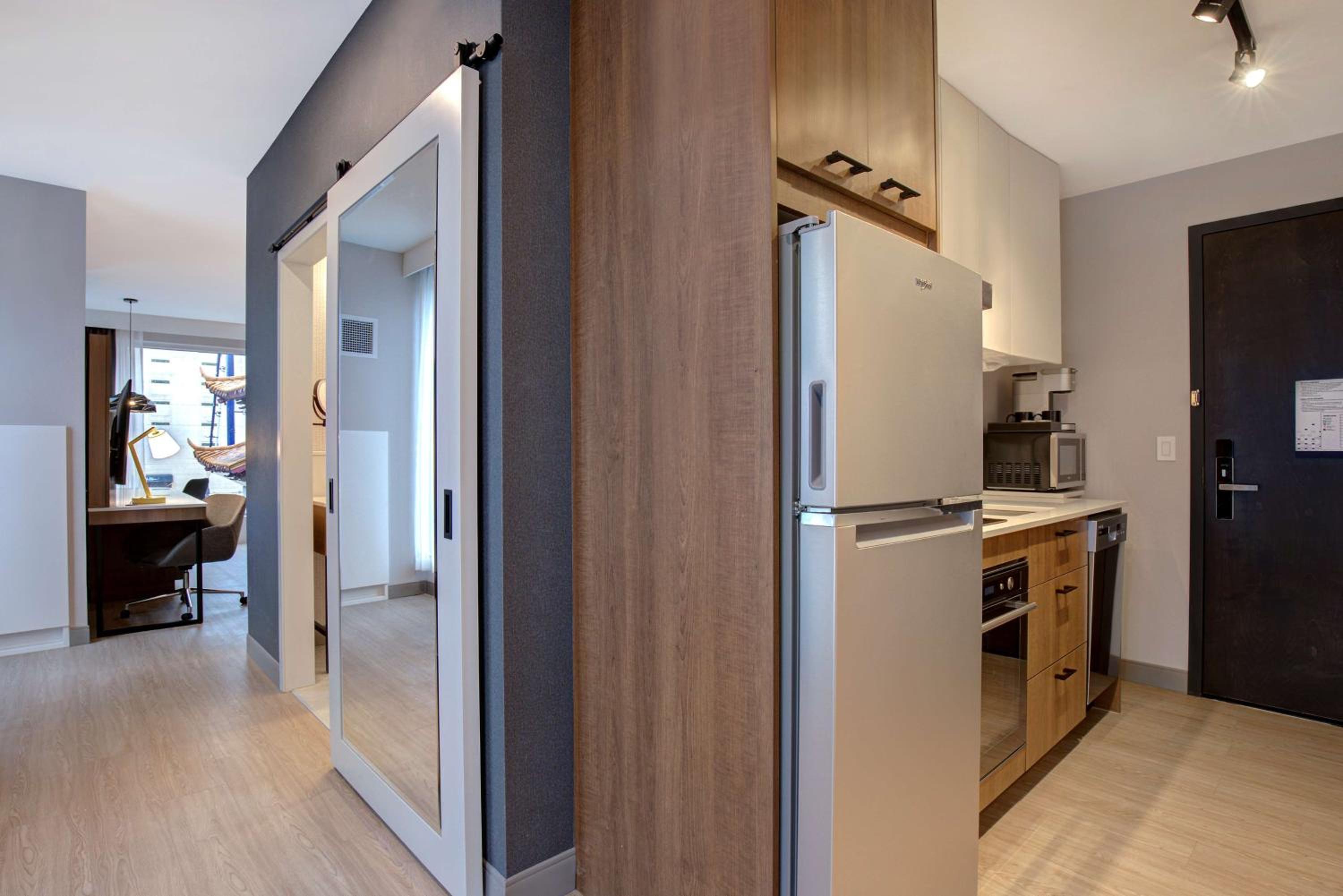 King Room with Kitchenette and City View - Photo 2