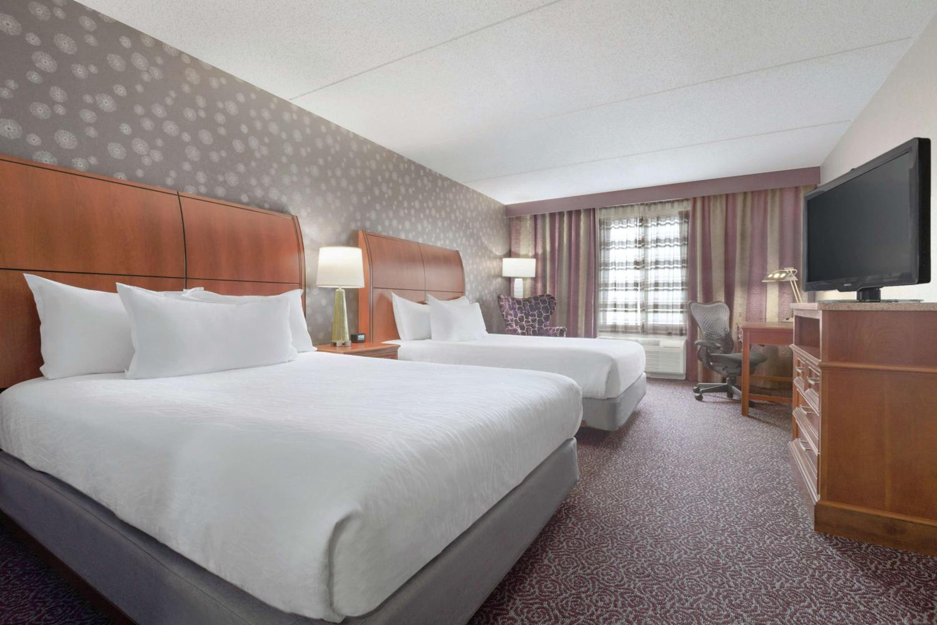 Queen Room with Two Queen Beds - Photo 3