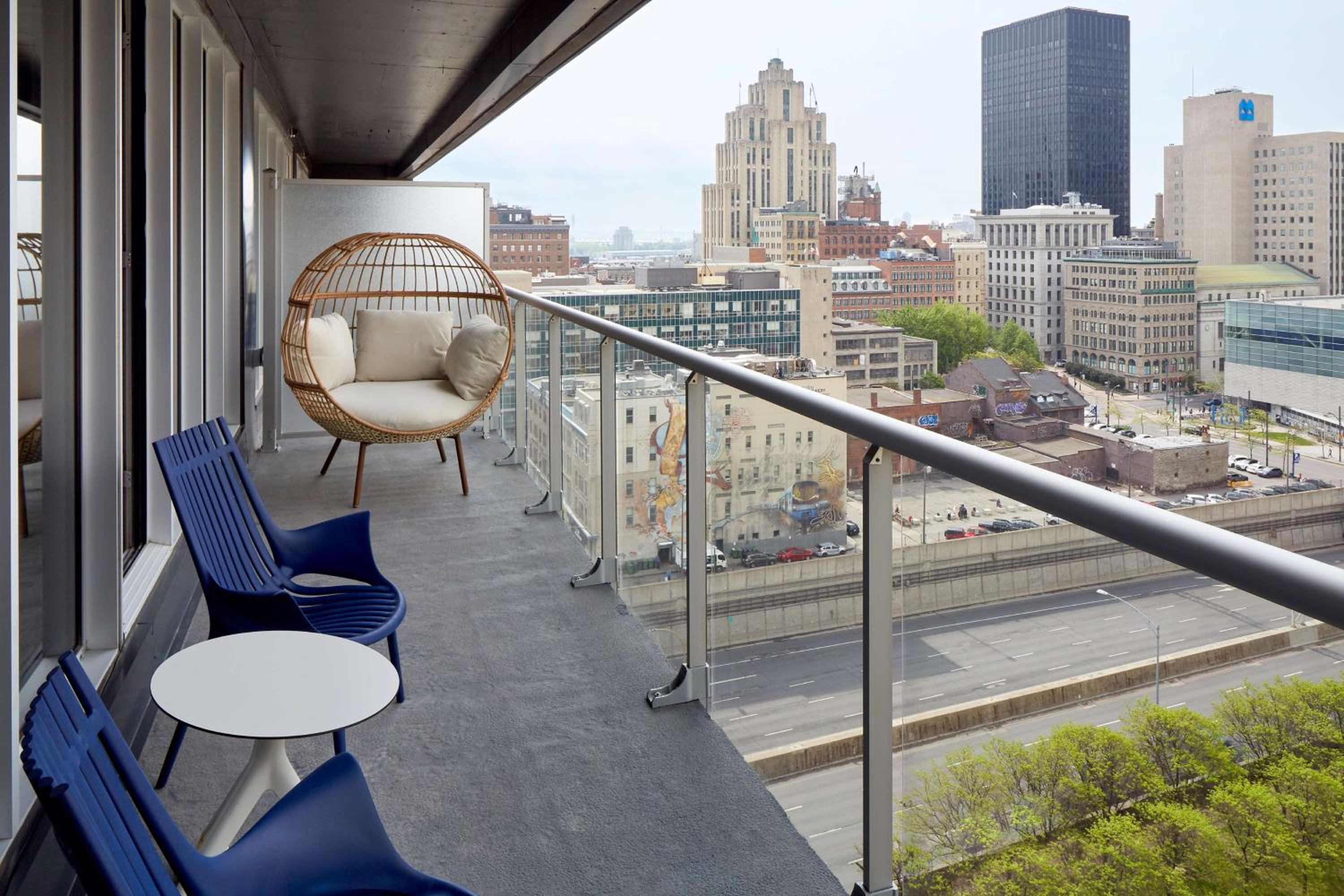 Queen Room with Two Queen Beds and City View - Non-Smoking thumbnail 5