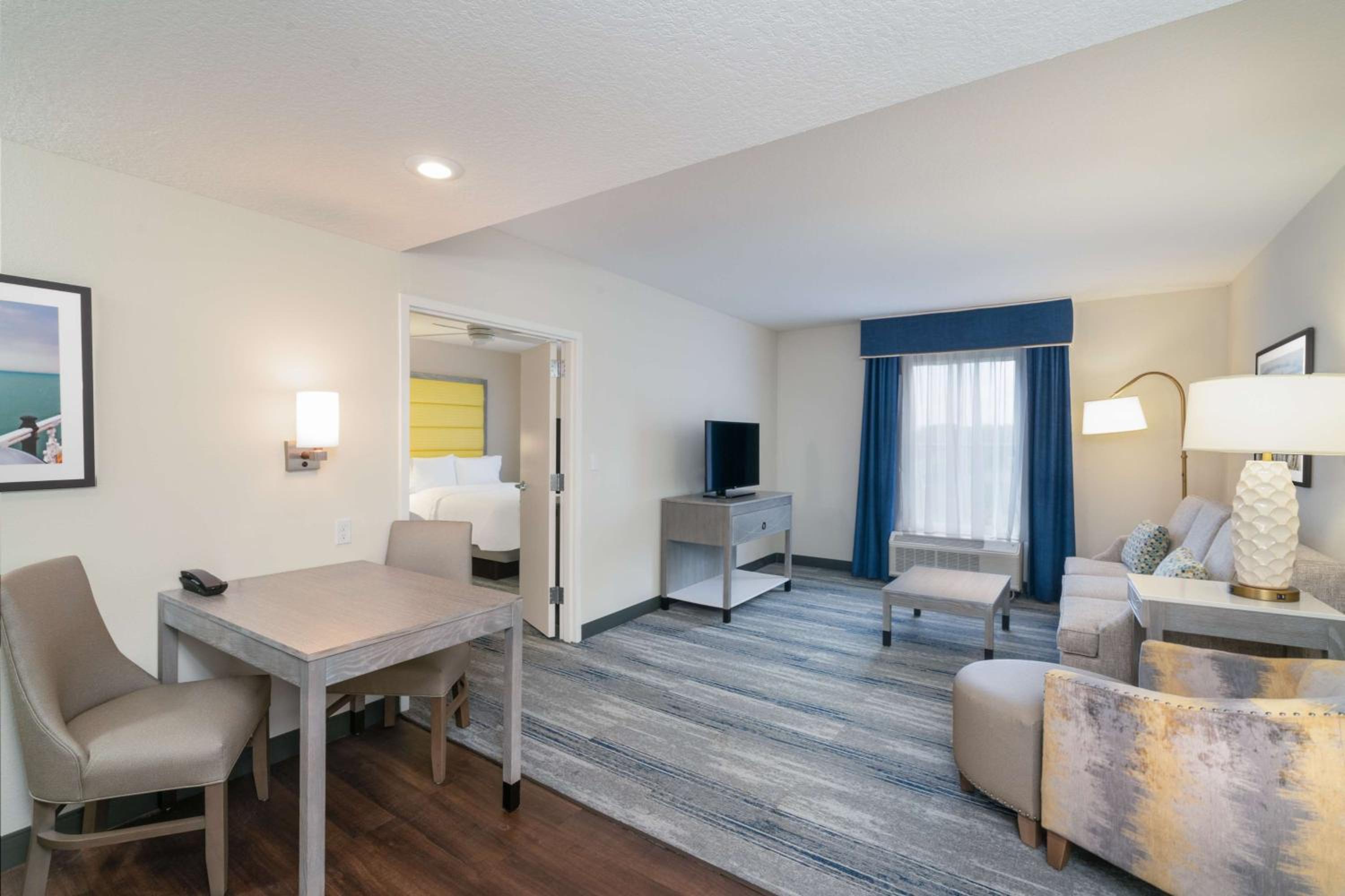 Queen Suite with Sofa Bed - Photo 1