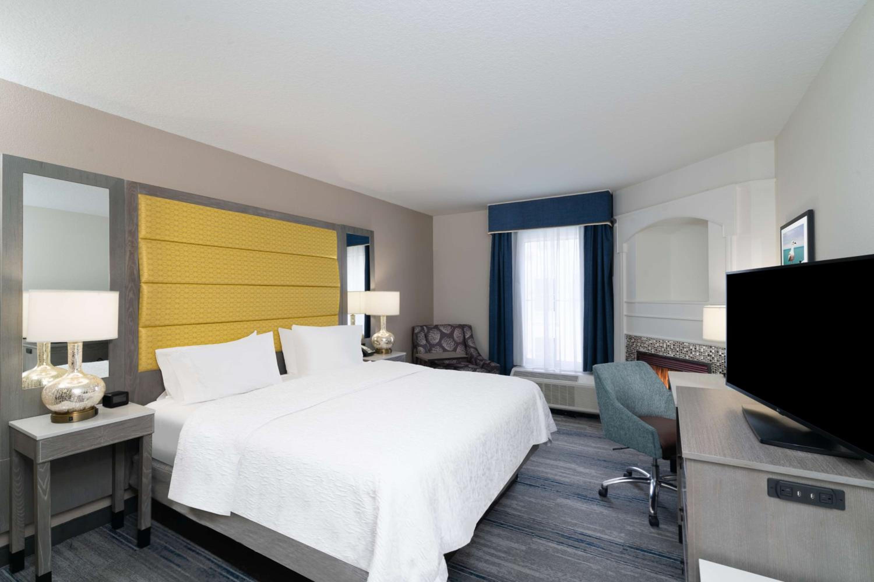 King Room - Non-Smoking - Photo 1