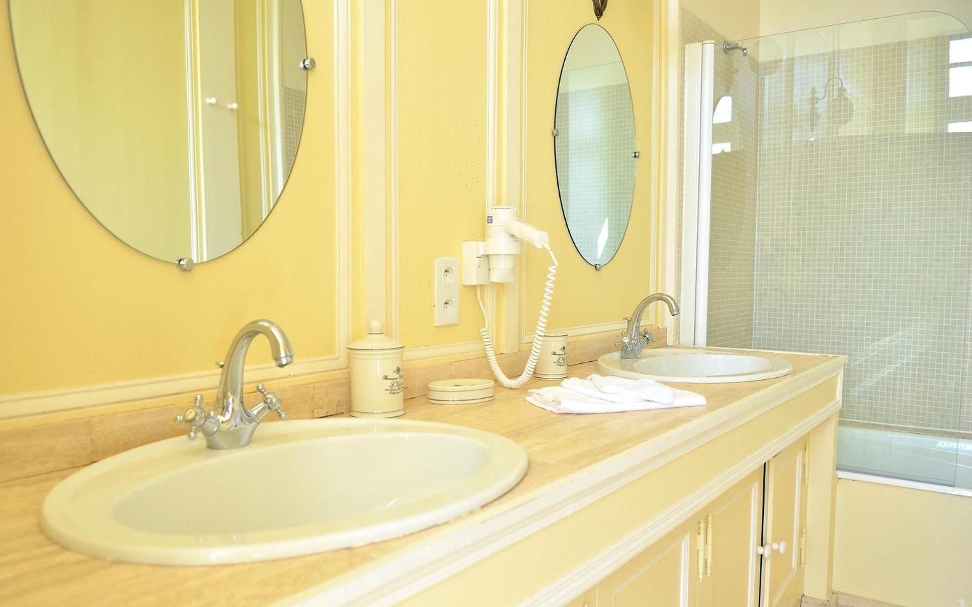Family Suite with Lake View photo 3