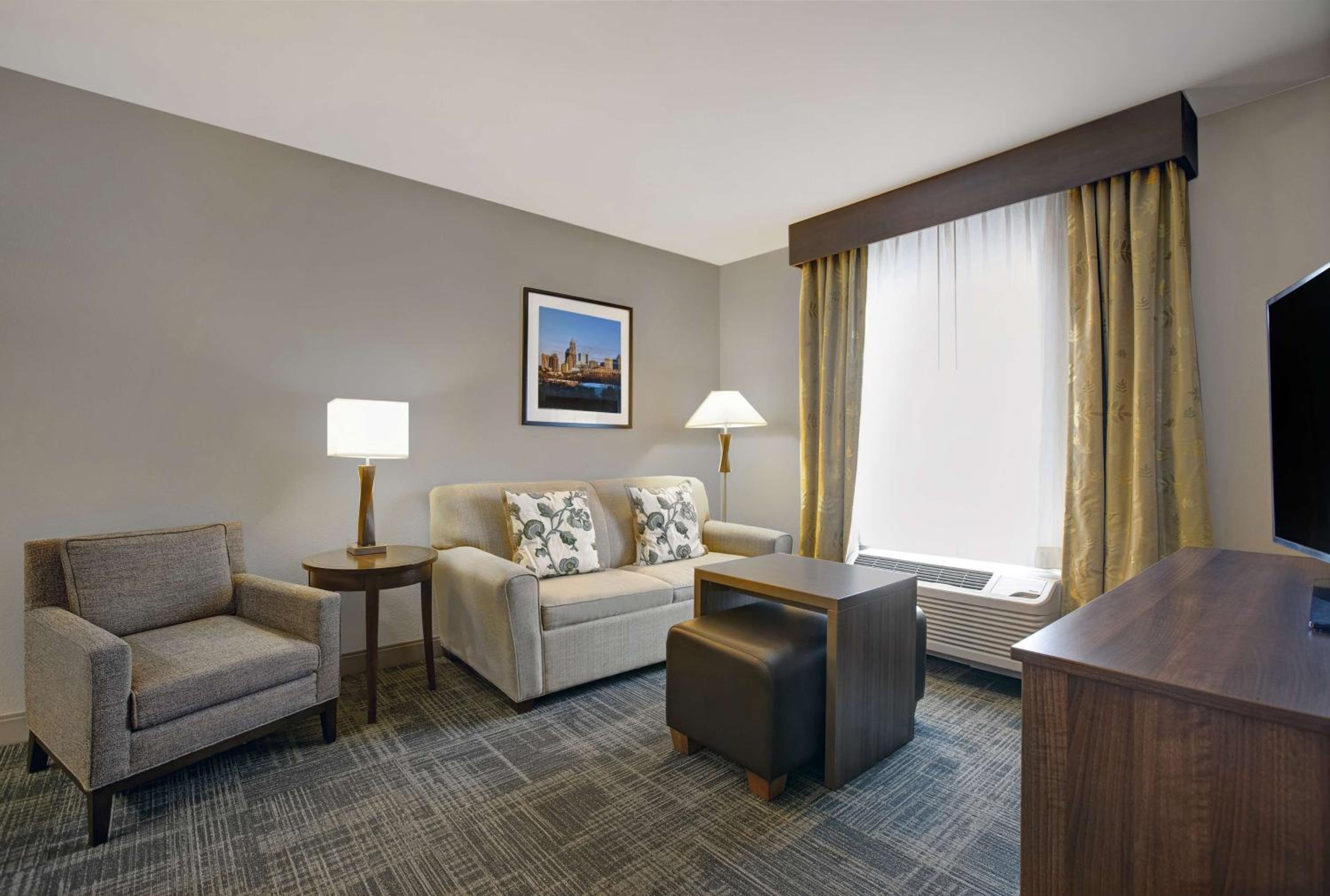 One-Bedroom Premium Suite with Two Queen Beds - Non-Smoking - Photo 2