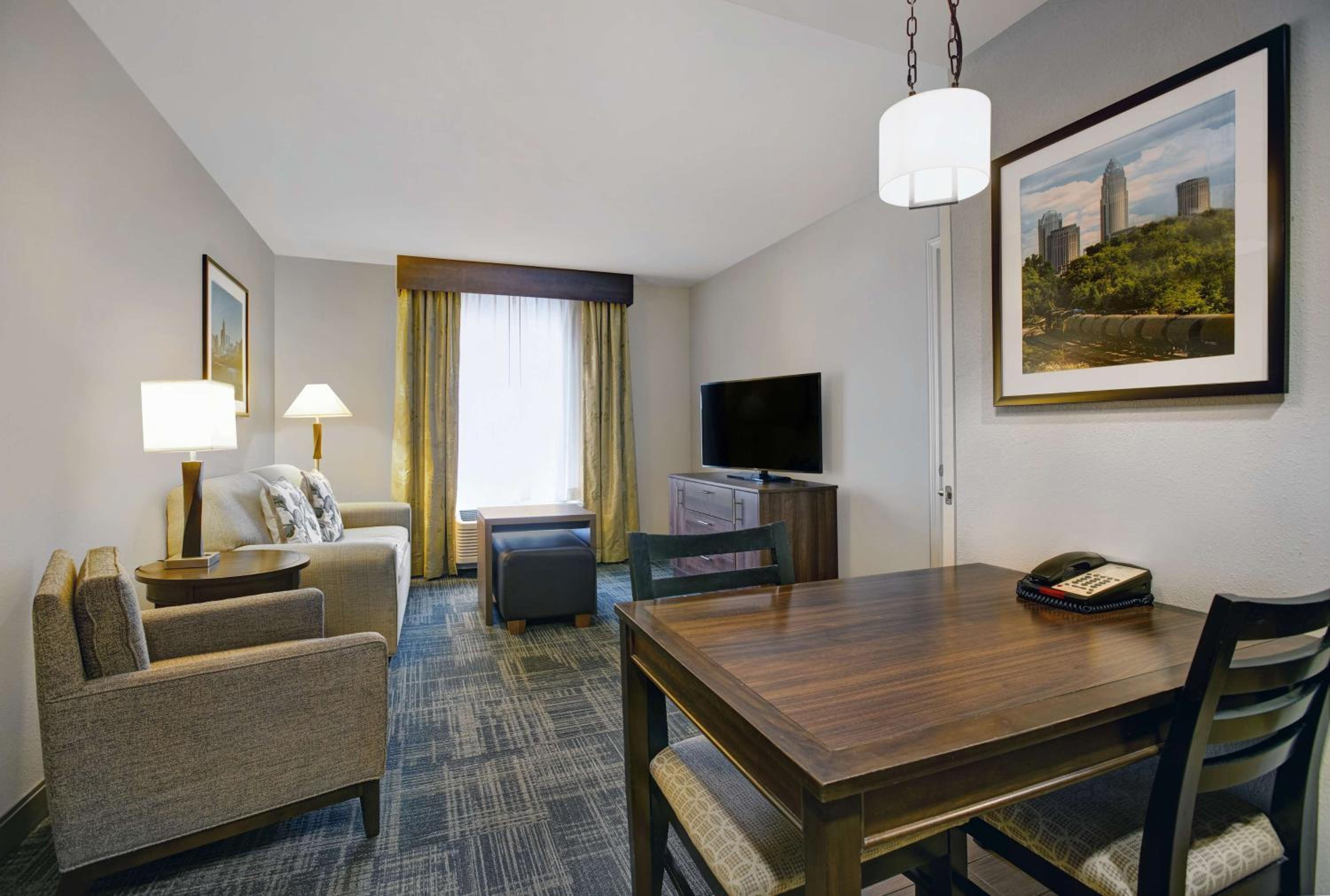 One-Bedroom Deluxe King Suite - Non-Smoking - Photo 2