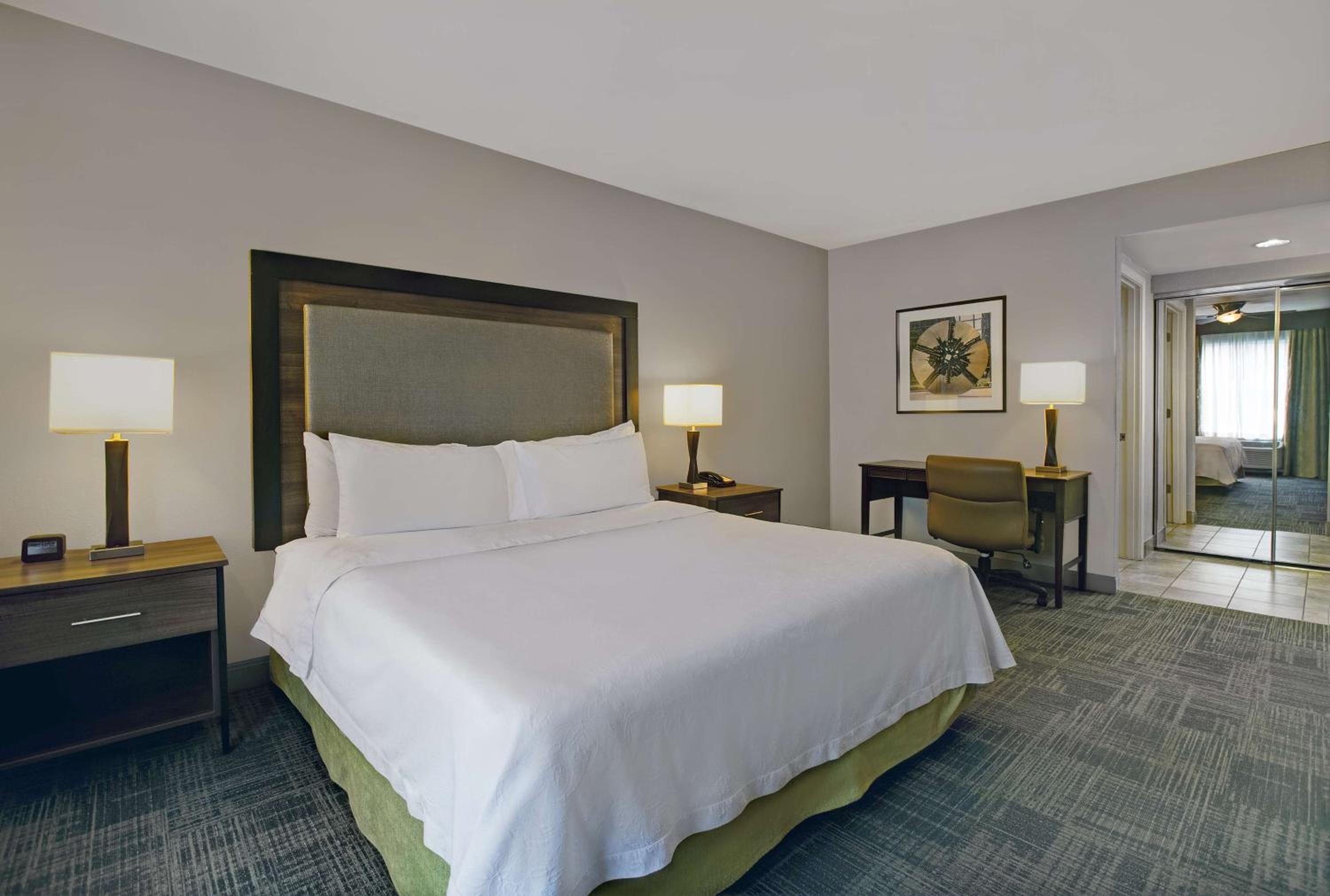 Two-Bedroom Suite - Non-Smoking - Photo 3