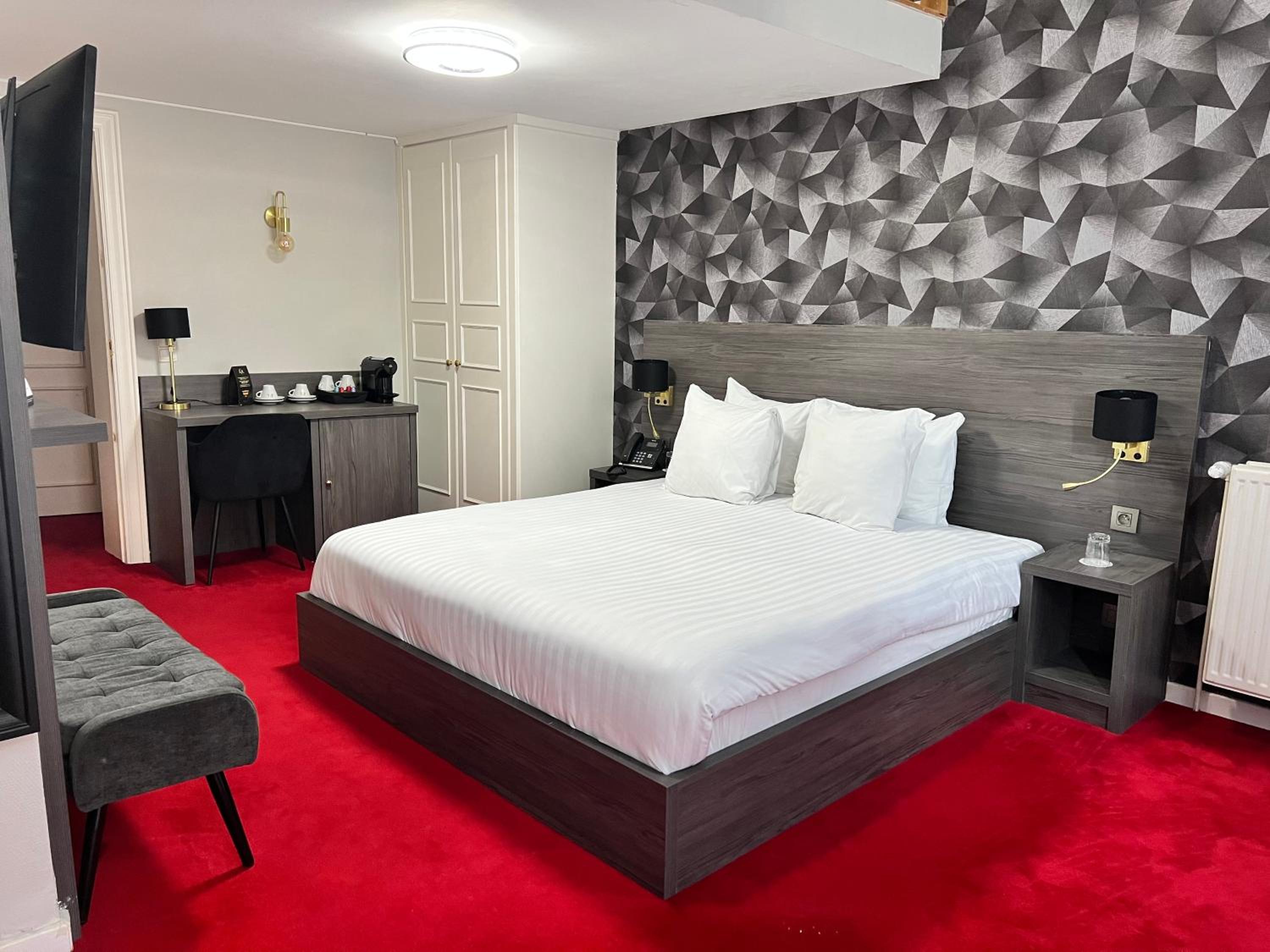 Deluxe Double Room with Two Double Beds photo 2