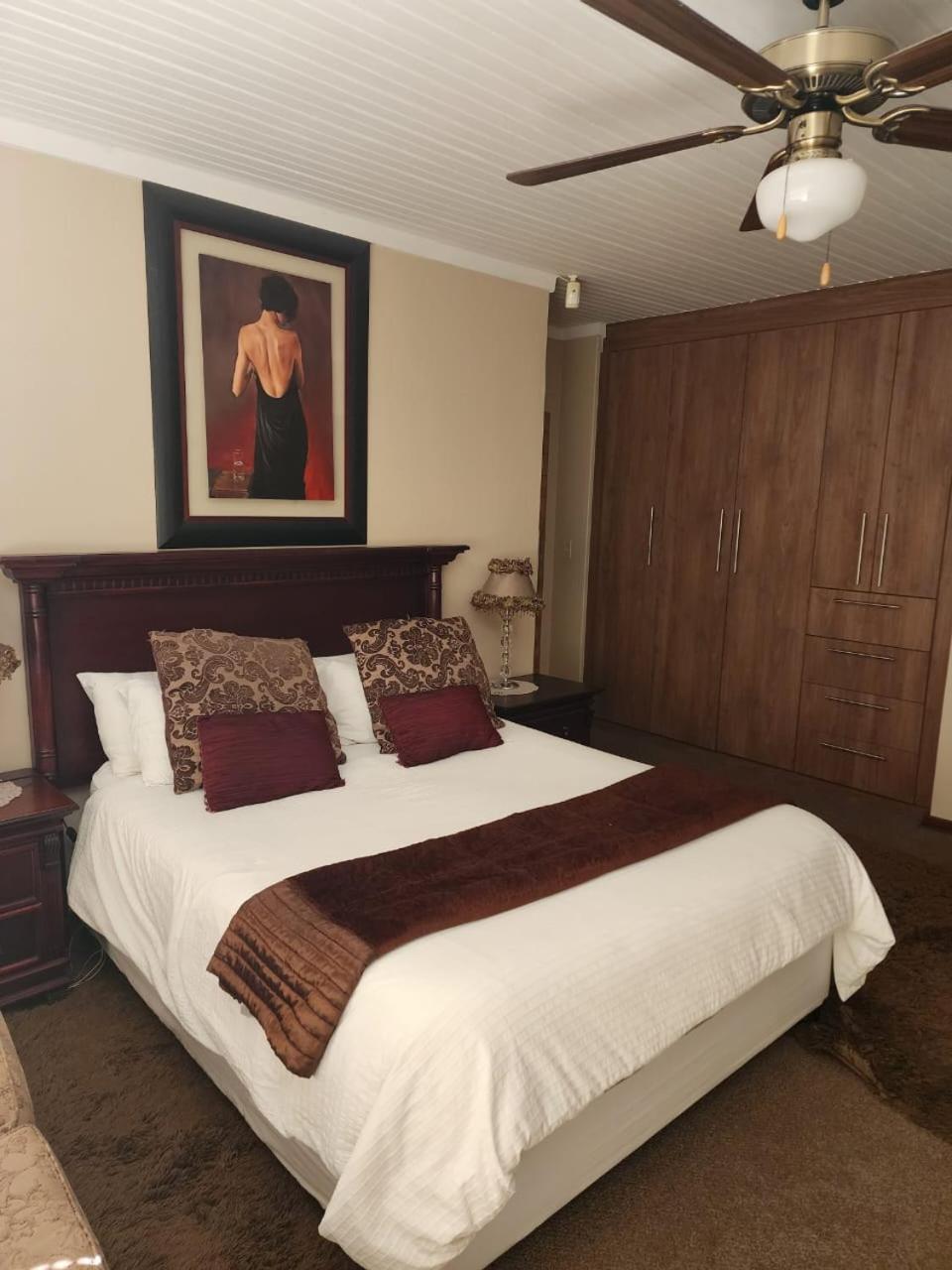 Standard Family Room - Photo 9