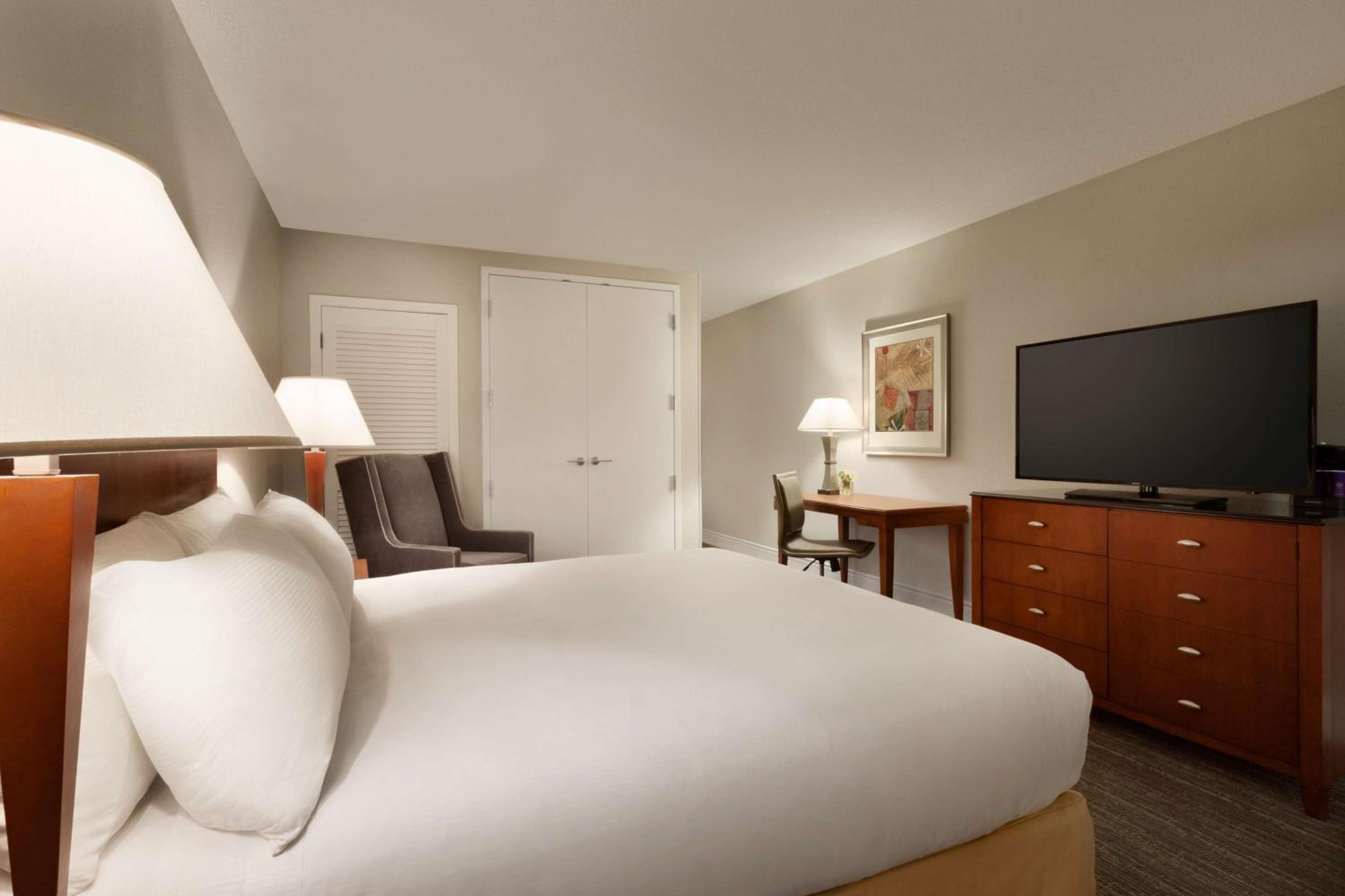 One-Bedroom King Suite - Photo 2