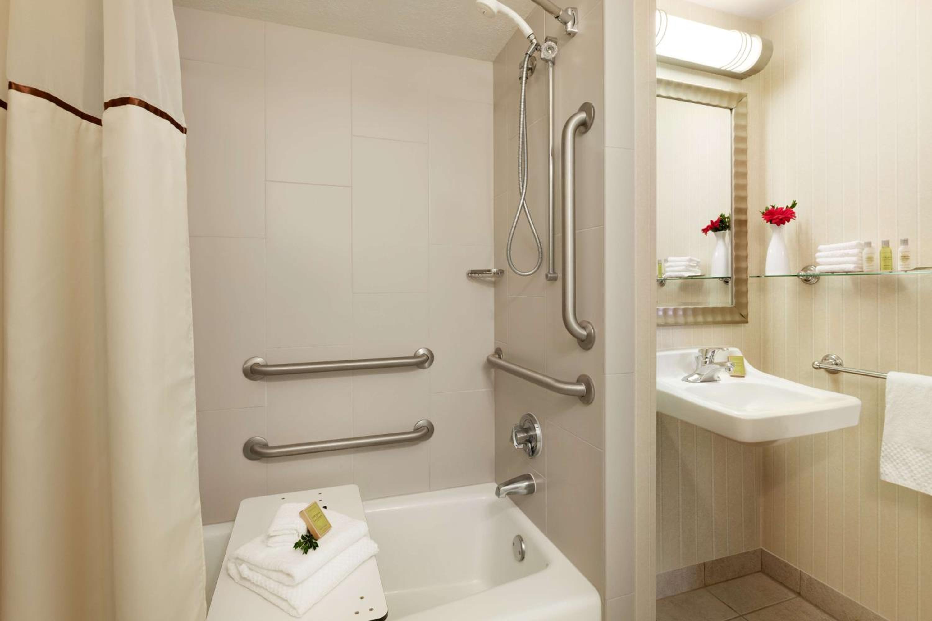King Room with Mobility Accessible Tub - Photo 2