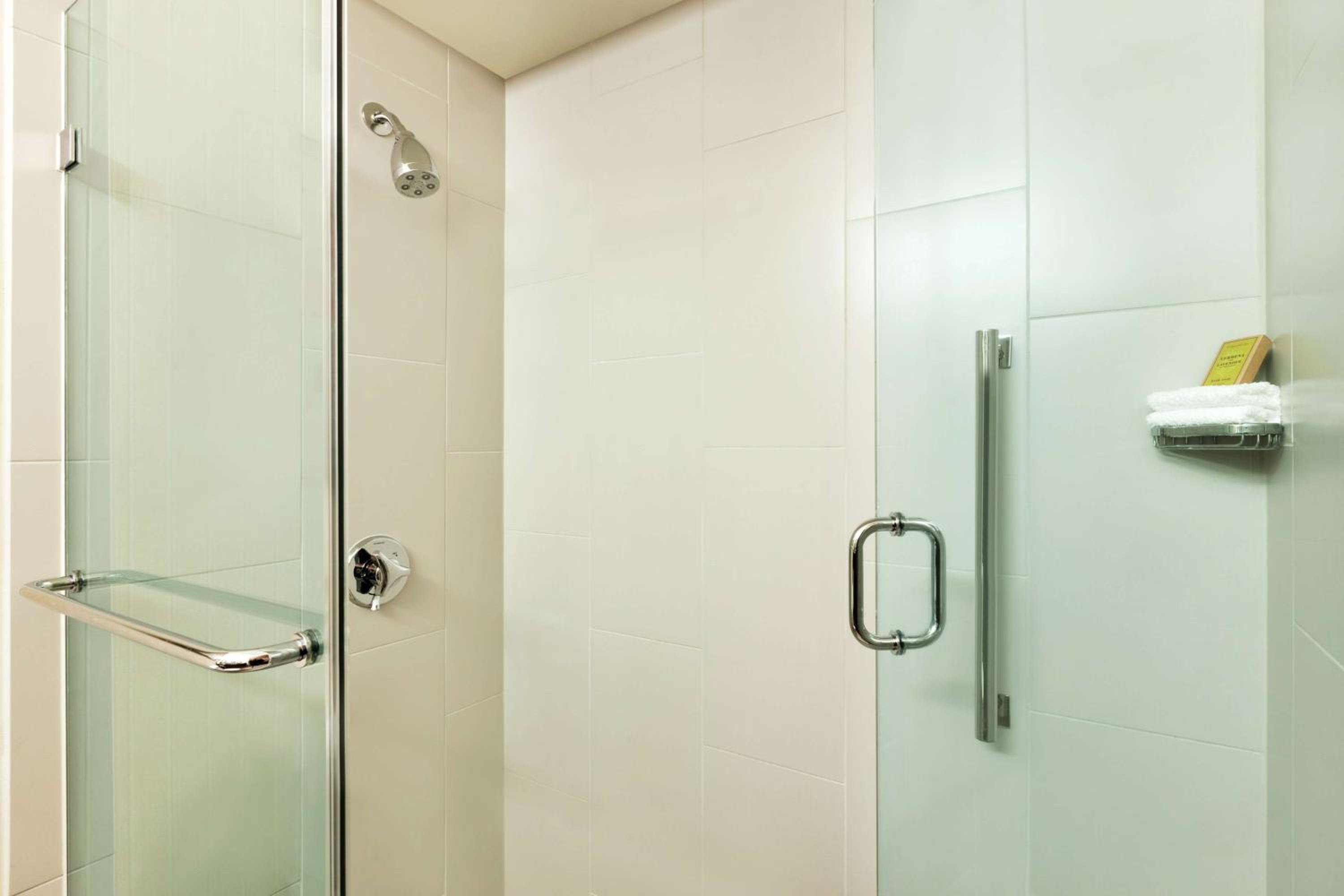Deluxe King Room - Photo 5