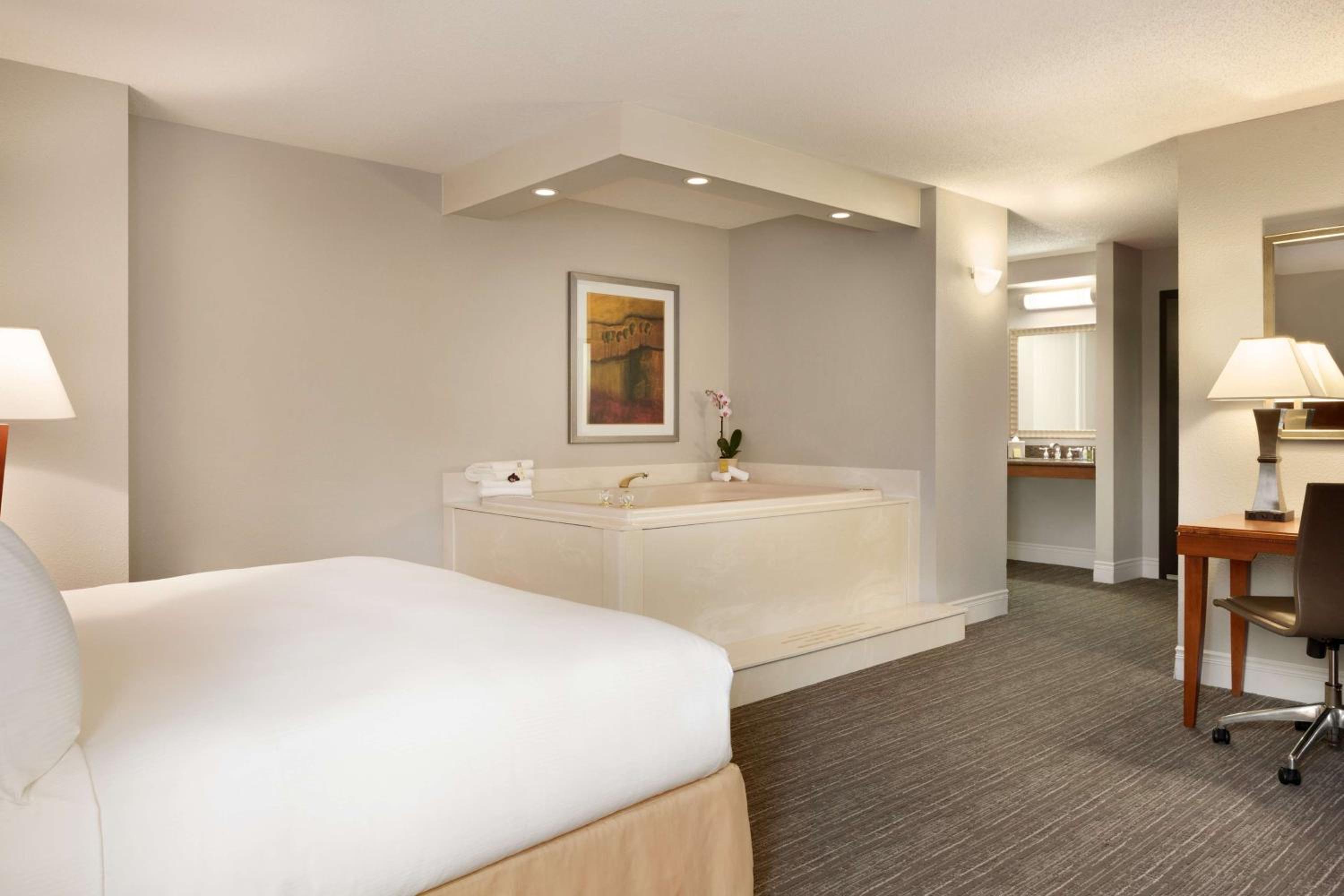 King Room with Spa Bath photo 3