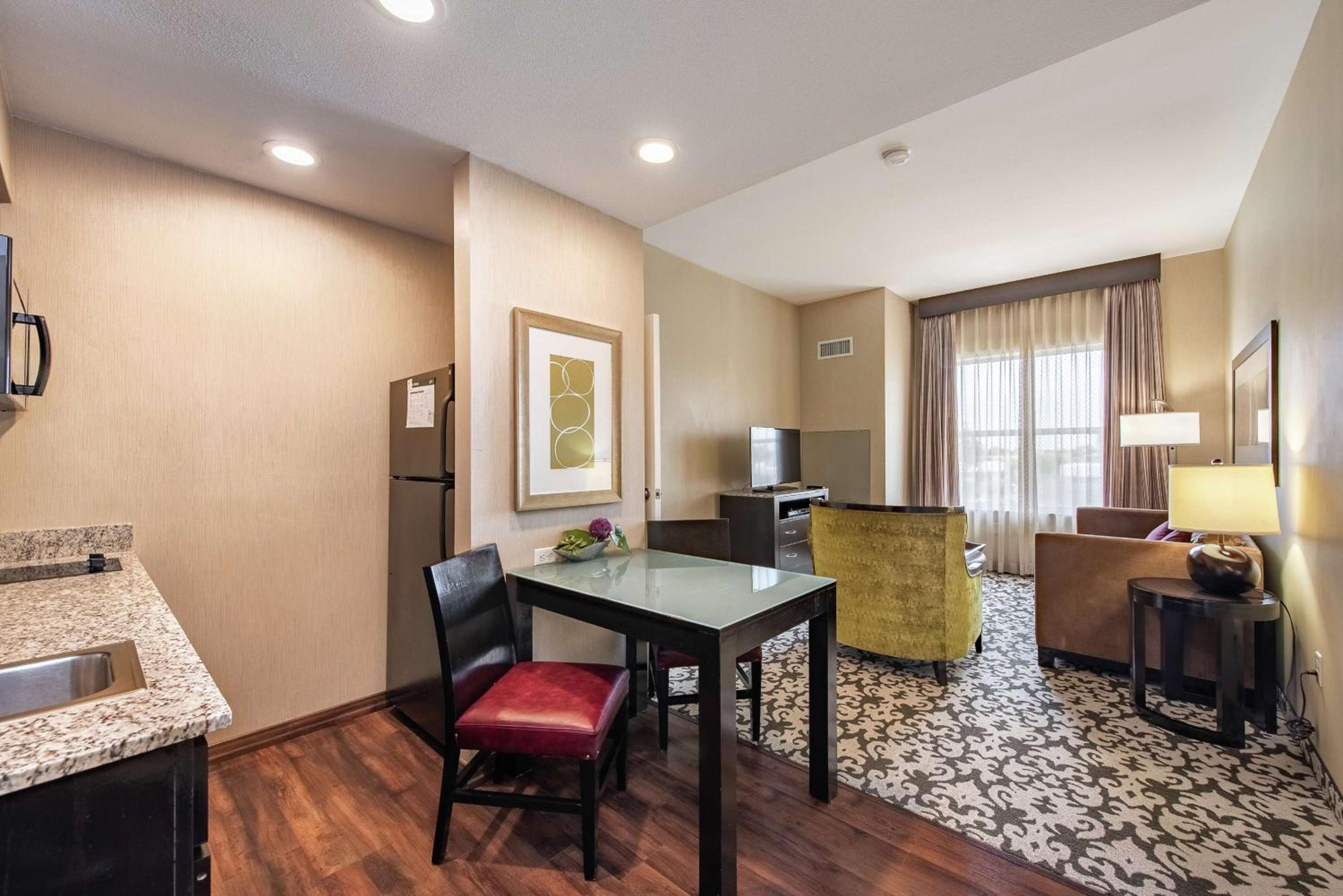 Two-Bedroom Suite - Non-Smoking - Photo 11