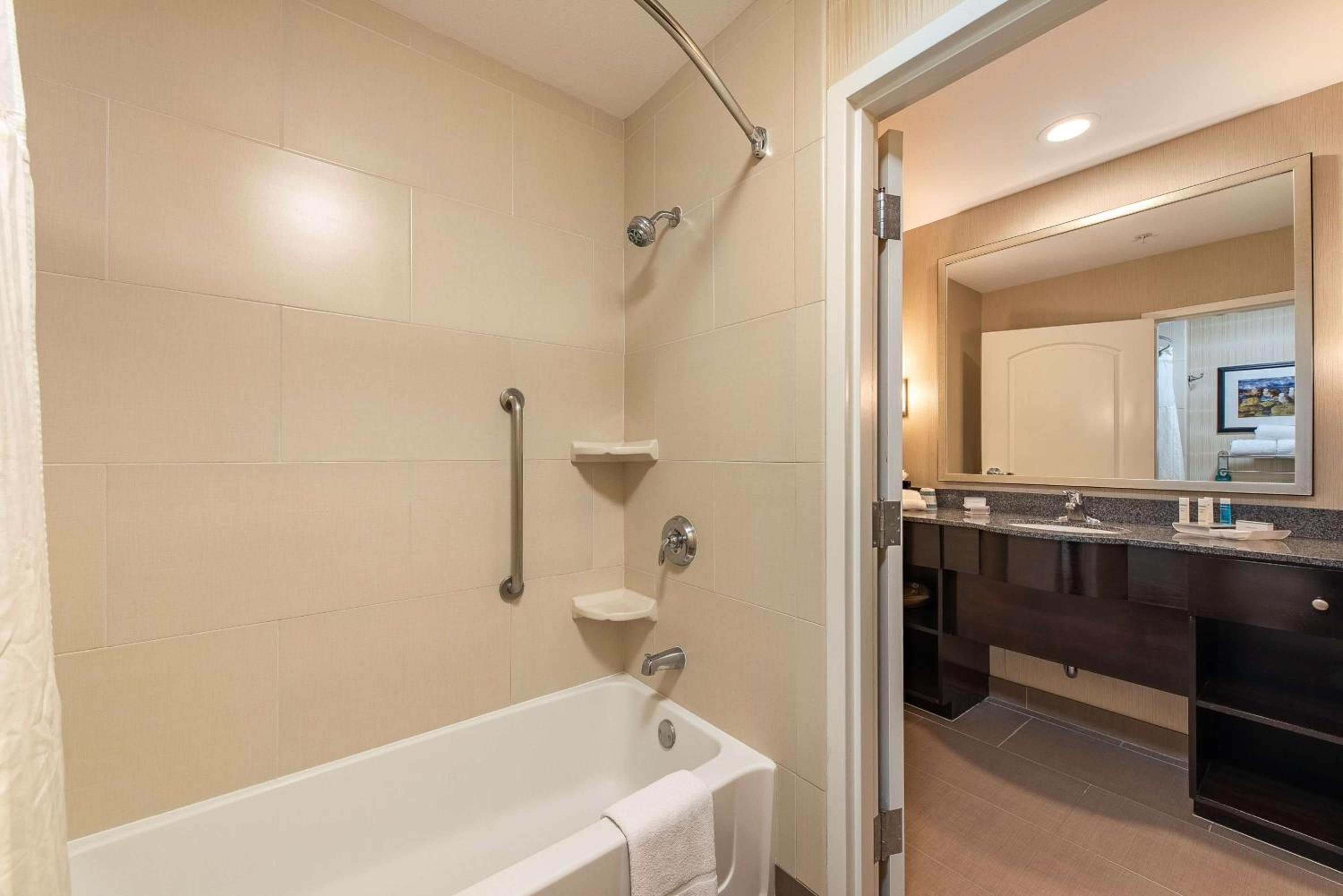 Two-Bedroom Suite - Non-Smoking - Photo 7
