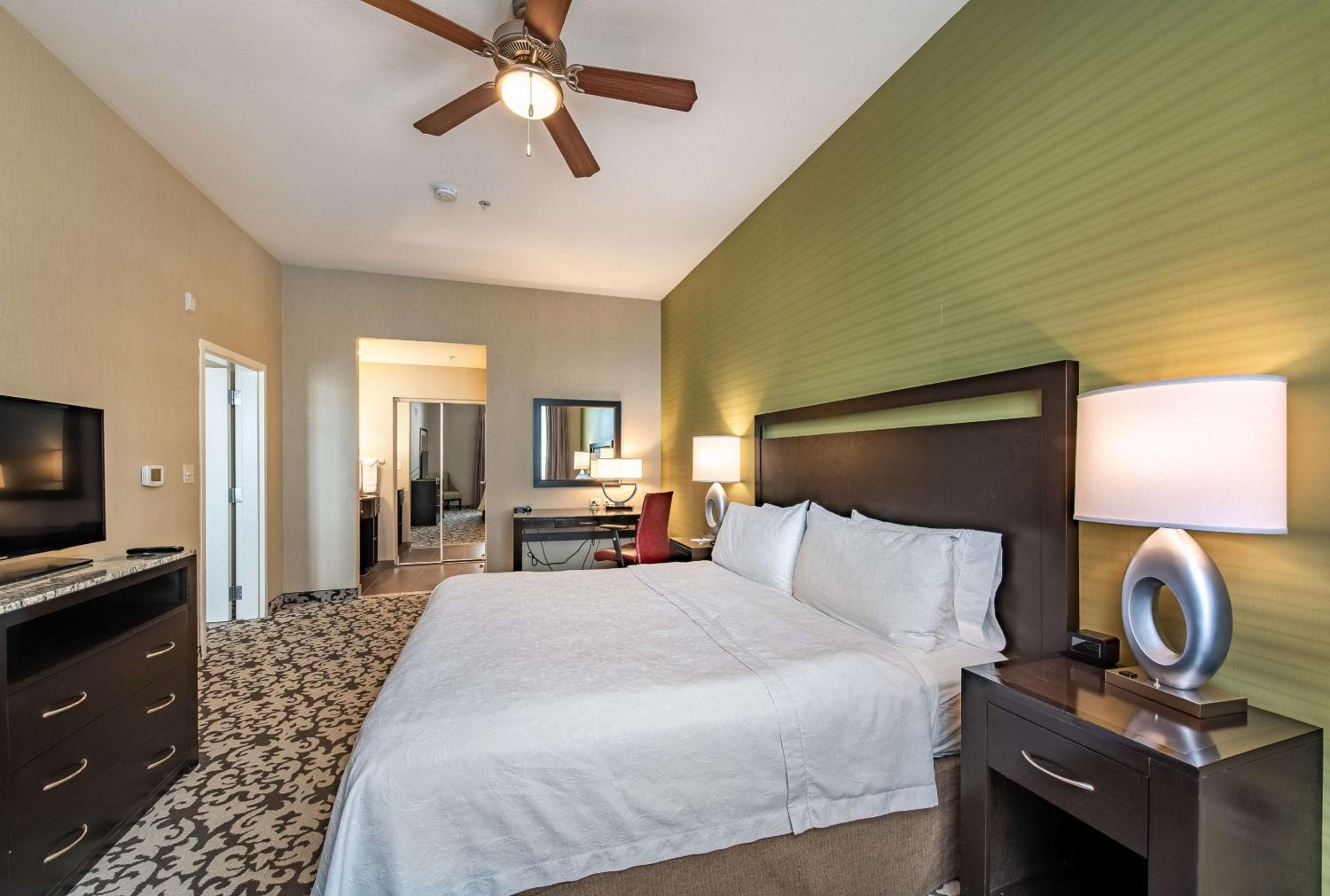 Two-Bedroom Suite - Non-Smoking - Photo 3