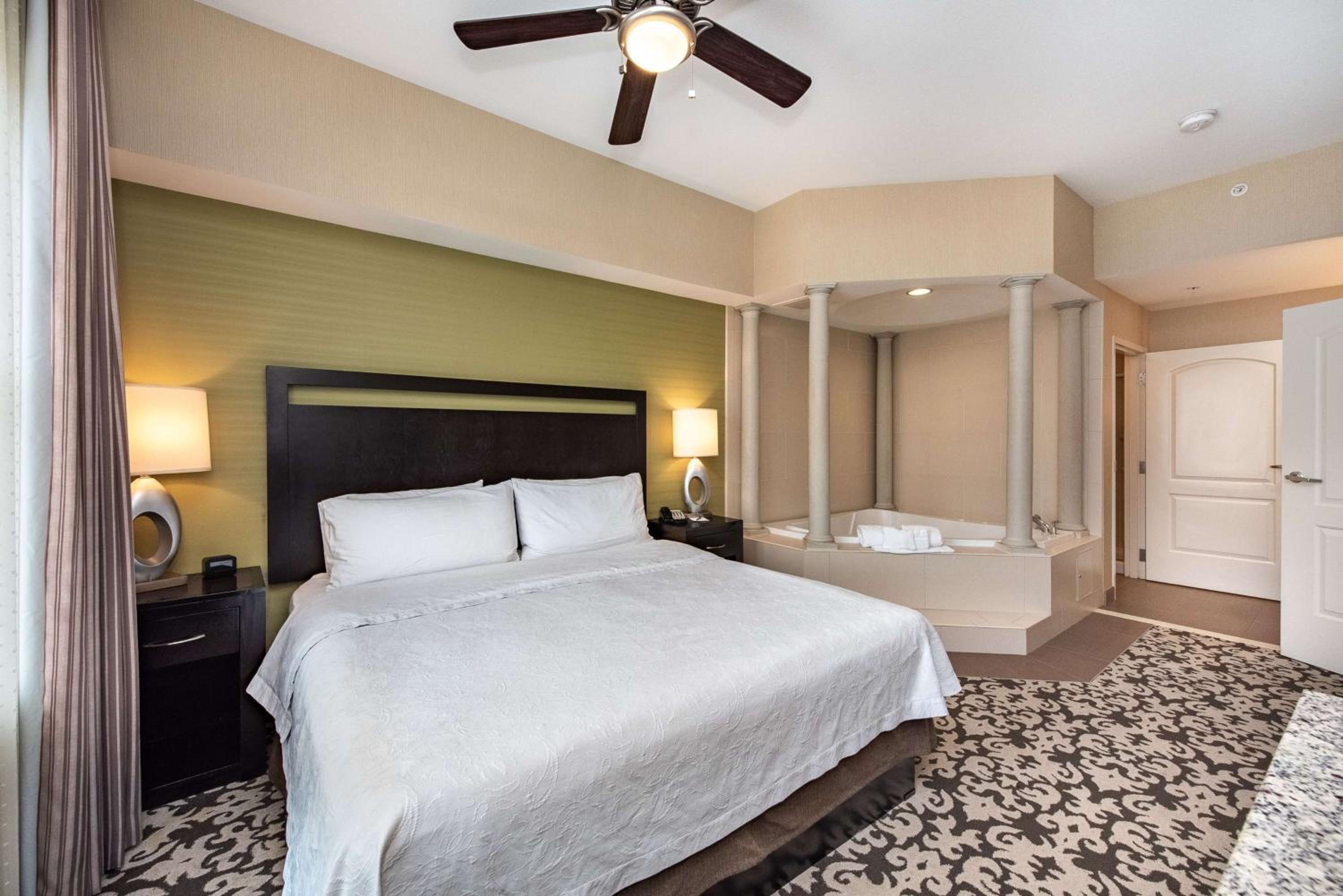 King Suite with Fireplace - Photo 5