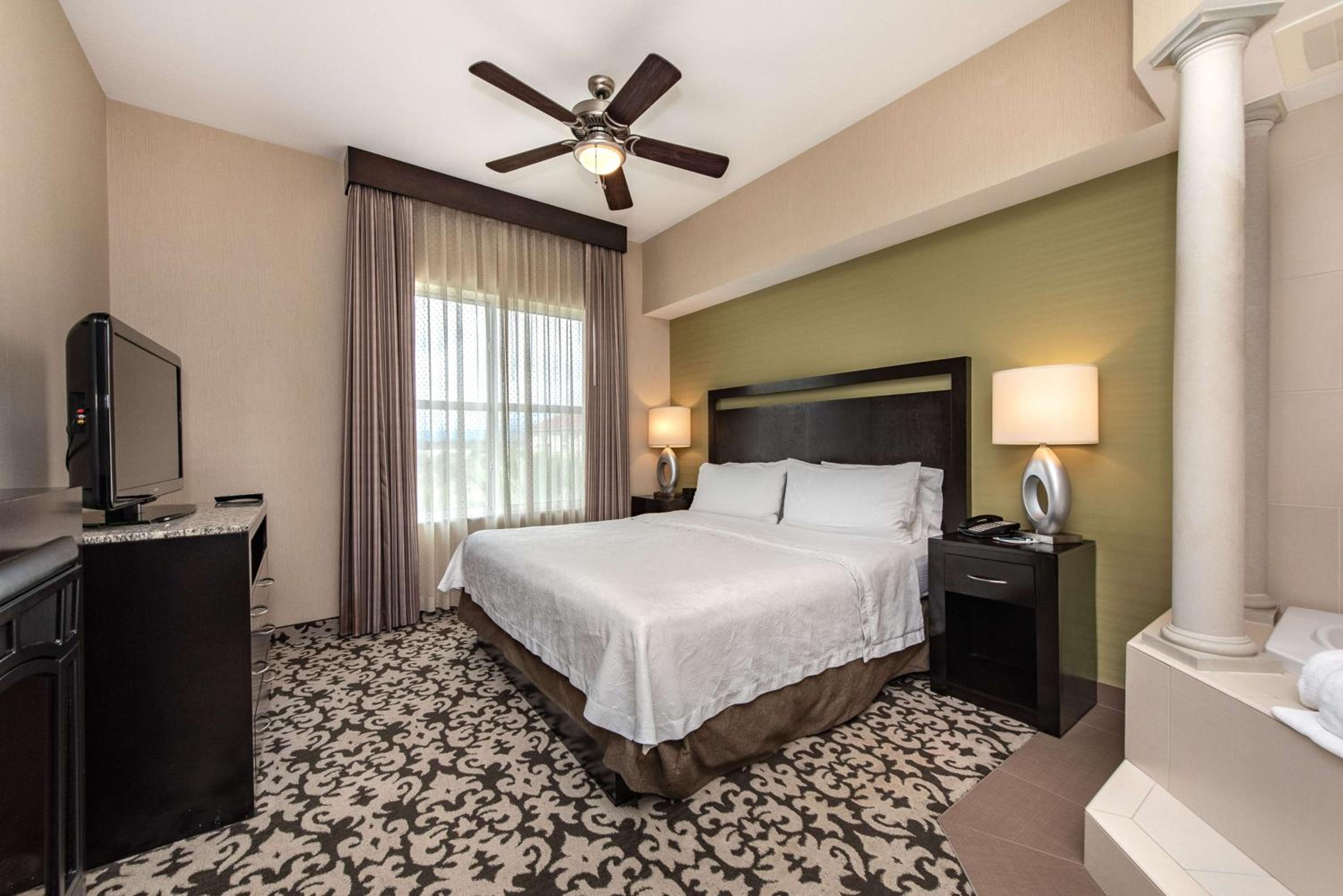 King Suite with Fireplace - Photo 6
