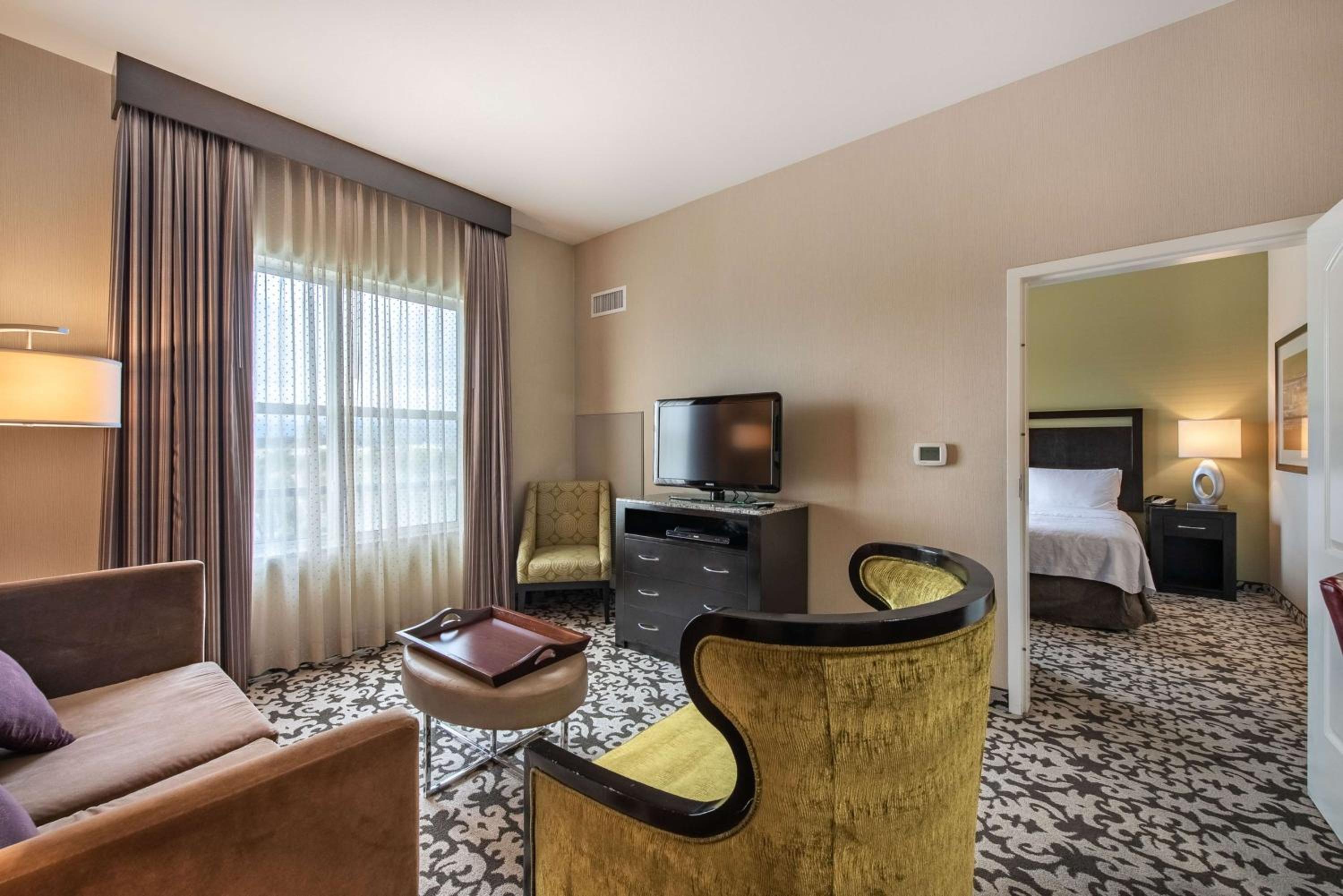 One-Bedroom King Suite - Non-Smoking - Photo 4